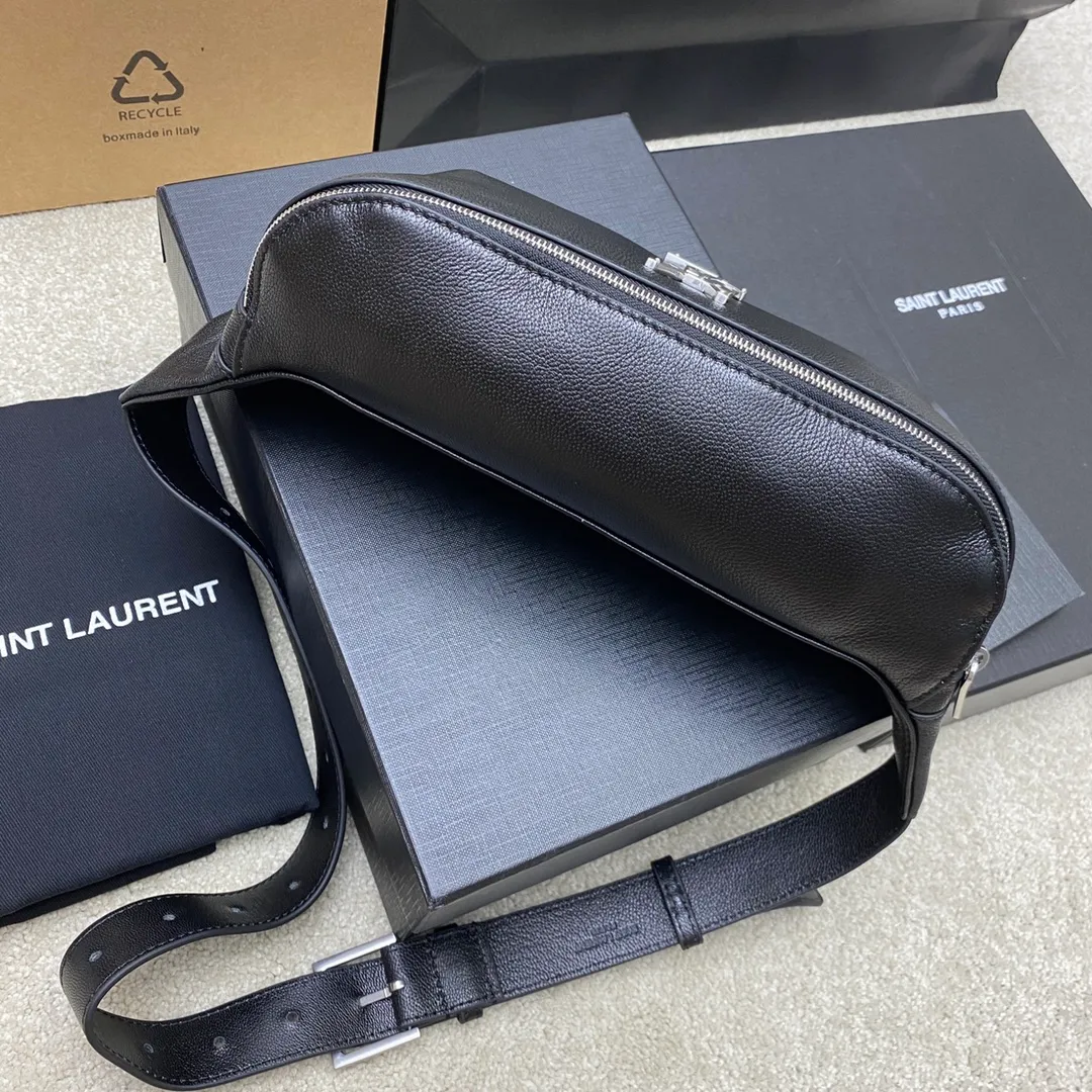 💰1240 Black Goat/Silver (waist bag) 🌈The latest big logo waist bag from Y’s counter👑Using high-grade caviar leather pattern, customized exclusive hardware, exclusive to the market😎The shape is the original semi-circular bag body, and the leather shoulder strap is equipped with an adjustment buckle, suitable for both fat and thin! It can also be adjusted into a chest bag or crossbody bag [Celebration], which increases the functionality of the bag! There are no other compartments in the bag except for 3 card slots and a cash slot, so you can use it casually without any constraints👍20240630 Model: 569737 [original leather] Size: 25x14x3.5cm