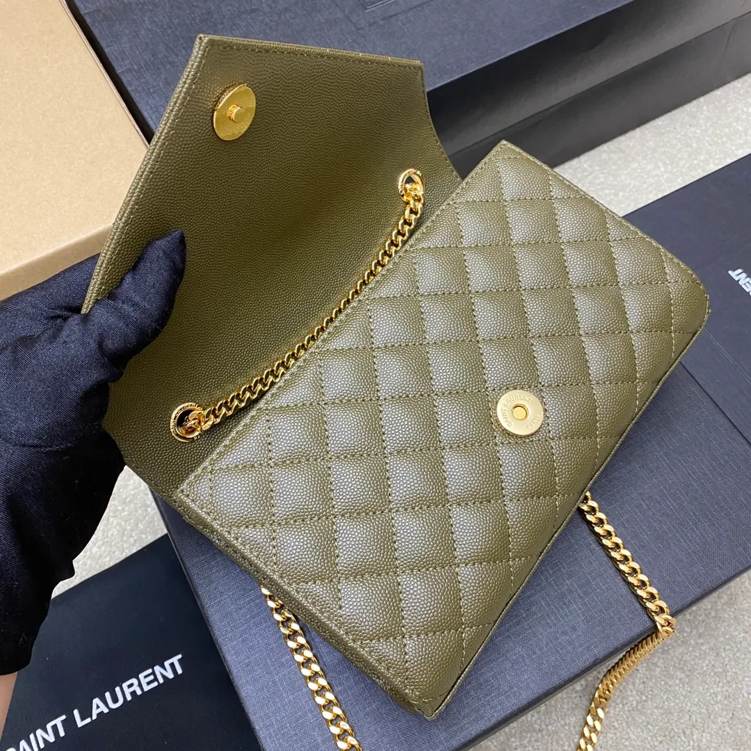 Olive green ball pattern/gold 🌈The new Envelope small caviar is made of top-grade imported cowhide with pressed caviar pattern, which is stunningly beautiful💋Classic is eternal‼ ️Versatile beyond imagination, elegant and fashionable all in one! The workmanship details are impeccable👍20220680 Model: 600915 [Original leather] Size: 21x13x6cm