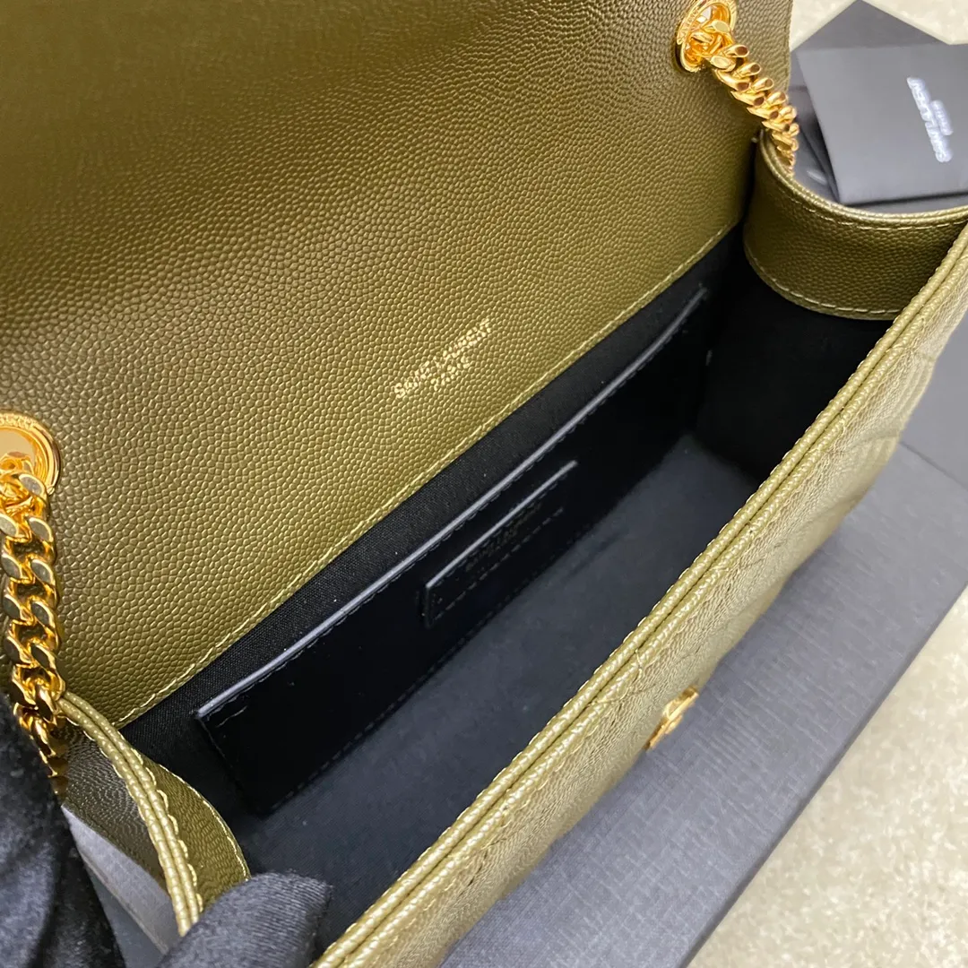 Olive green ball pattern/gold 🌈The new Envelope small caviar is made of top-grade imported cowhide with pressed caviar pattern, which is stunningly beautiful💋Classic is eternal‼ ️Versatile beyond imagination, elegant and fashionable all in one! The workmanship details are impeccable👍20220680 Model: 600915 [Original leather] Size: 21x13x6cm