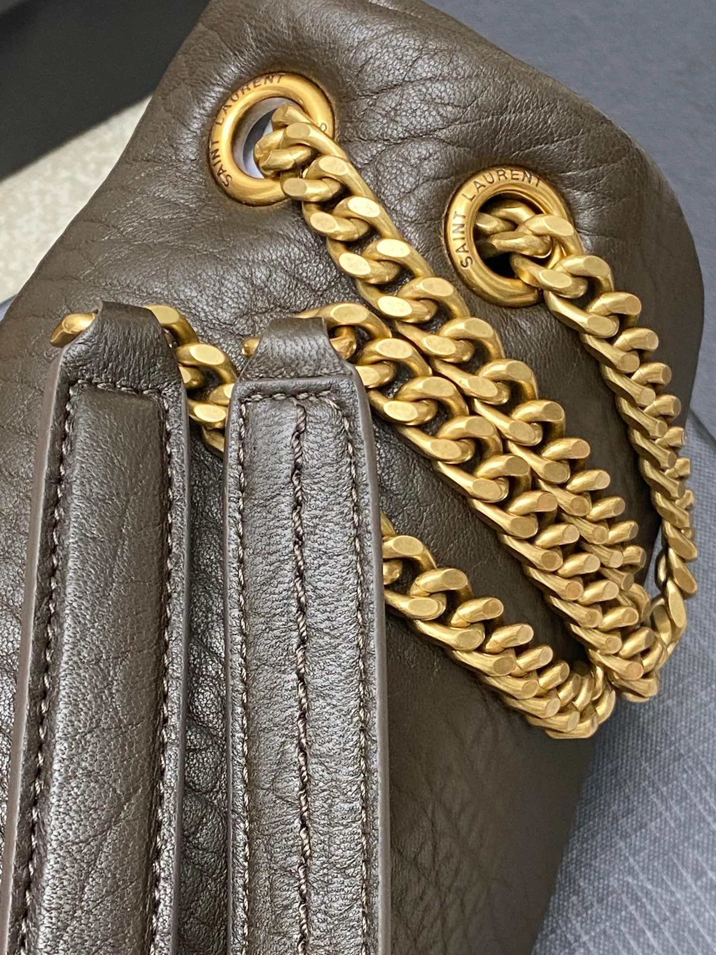 💰1520 🌈Green elephant pattern sheepskin/gold CALYPSO_elephant pattern sheepskin chain bag! Made of imported Italian sheepskin, it feels soft and delicate. The classic Y family logo, chain and buttonhole hardware are all made of Barkin matte hardware. The opening of the bag is folded and sealed with a magnetic four-button buckle, which provides first-class sealing and safety. There is an inner zipper pocket for placing mobile phones and valuables. In addition, there are no extra inner pockets, so you can use it as you like! 20240790 Model: 734153 [original leather] Size: 26×14×7cm