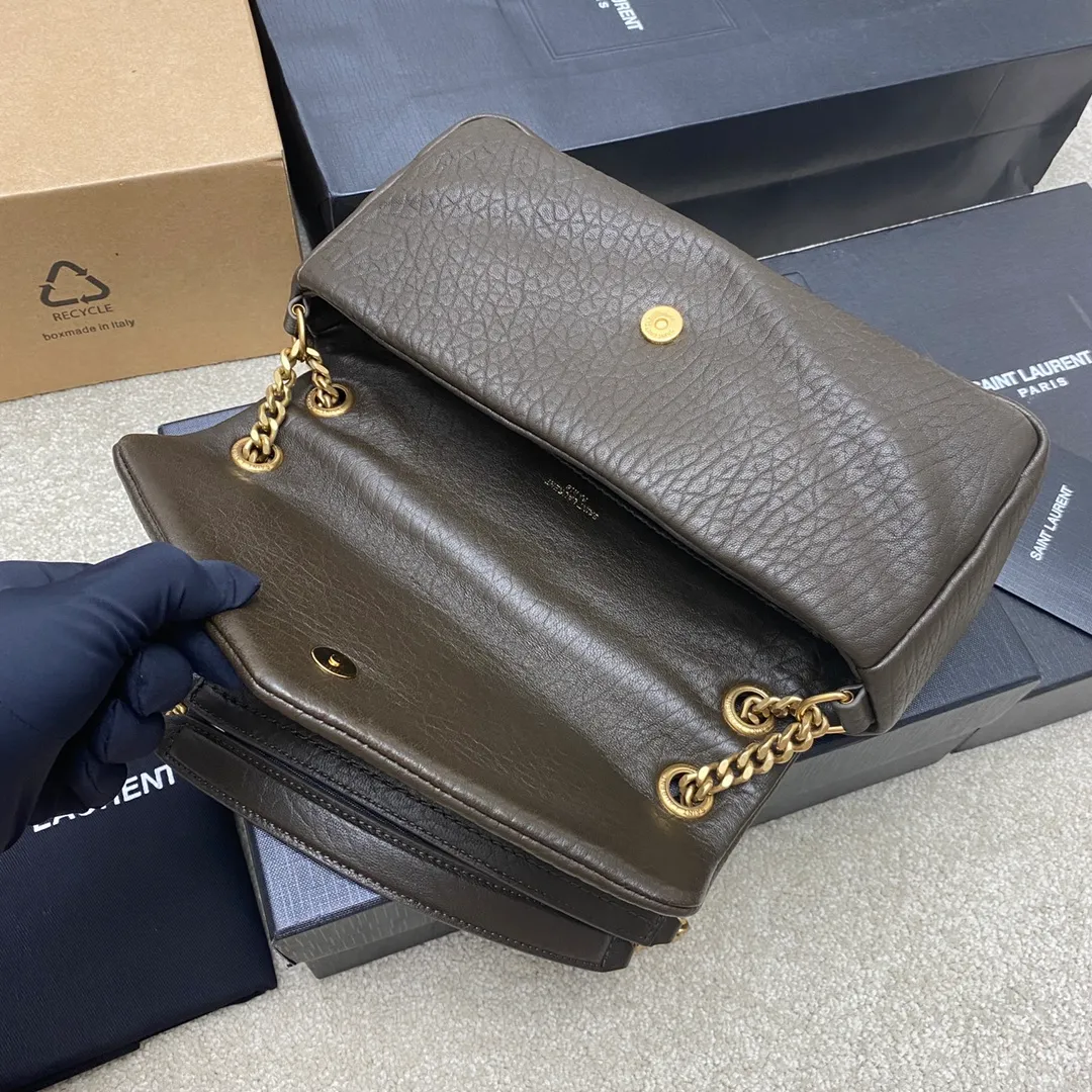 💰1520 🌈Green elephant pattern sheepskin/gold CALYPSO_elephant pattern sheepskin chain bag! Made of imported Italian sheepskin, it feels soft and delicate. The classic Y family logo, chain and buttonhole hardware are all made of Barkin matte hardware. The opening of the bag is folded and sealed with a magnetic four-button buckle, which provides first-class sealing and safety. There is an inner zipper pocket for placing mobile phones and valuables. In addition, there are no extra inner pockets, so you can use it as you like! 20240790 Model: 734153 [original leather] Size: 26×14×7cm