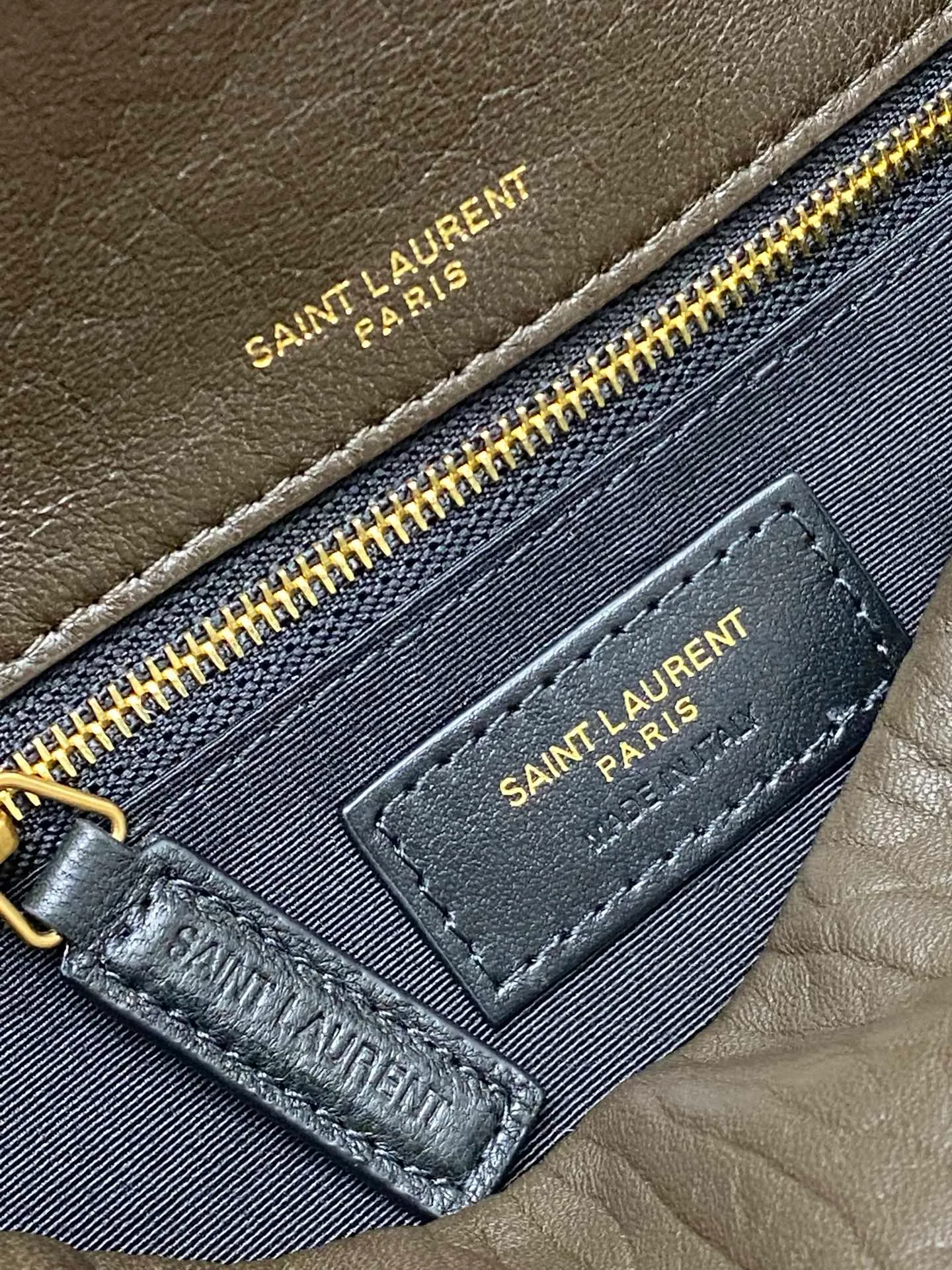 💰1520 🌈Green elephant pattern sheepskin/gold CALYPSO_elephant pattern sheepskin chain bag! Made of imported Italian sheepskin, it feels soft and delicate. The classic Y family logo, chain and buttonhole hardware are all made of Barkin matte hardware. The opening of the bag is folded and sealed with a magnetic four-button buckle, which provides first-class sealing and safety. There is an inner zipper pocket for placing mobile phones and valuables. In addition, there are no extra inner pockets, so you can use it as you like! 20240790 Model: 734153 [original leather] Size: 26×14×7cm