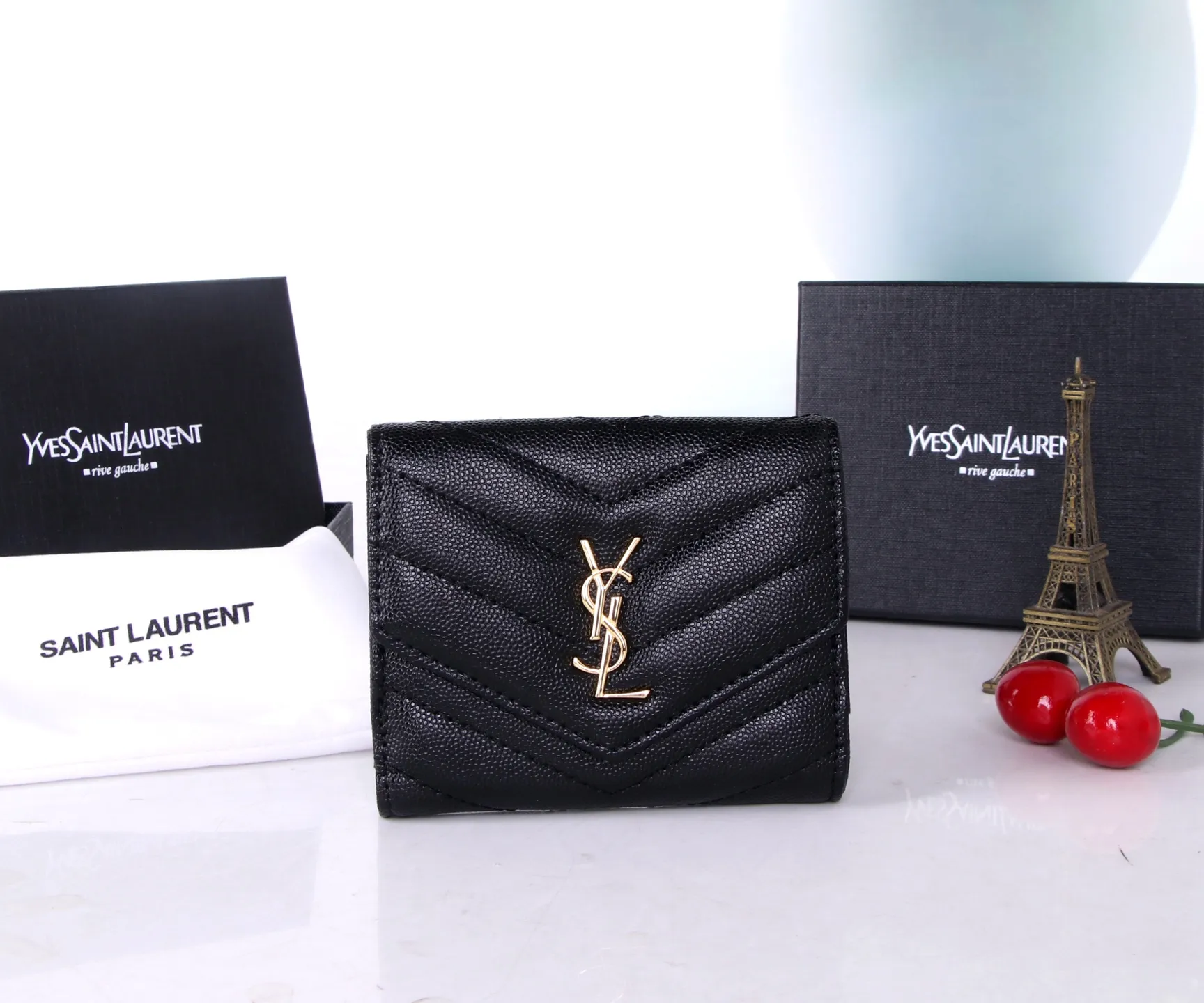 P170 Style No.: 802 Brand: Saint Laurent Color: Black Maroon Size: 11*10*2 Description: The 2021 YSL counter autumn and winter new styles are now available! Made of genuine leather with tuna pattern, the workmanship is exquisite, comparable to that of the counters! Multifunctional small wallet, super practical!
