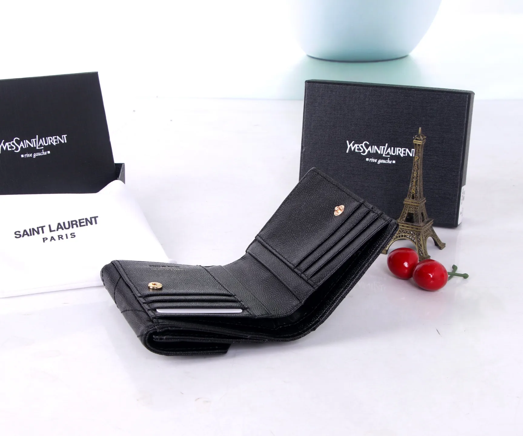 P170 Style No.: 802 Brand: Saint Laurent Color: Black Maroon Size: 11*10*2 Description: The 2021 YSL counter autumn and winter new styles are now available! Made of genuine leather with tuna pattern, the workmanship is exquisite, comparable to that of the counters! Multifunctional small wallet, super practical!
