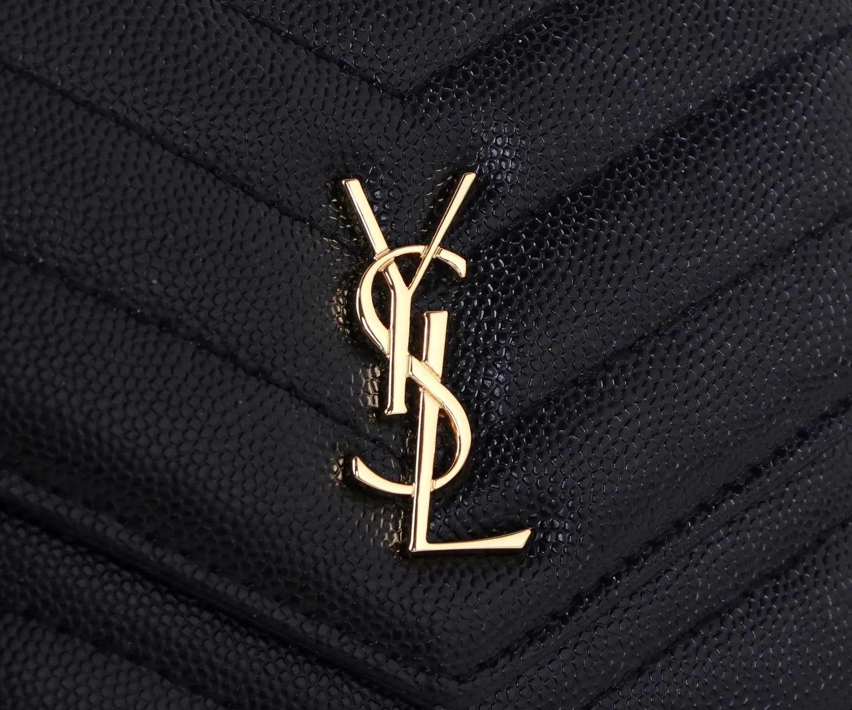 P170 Style No.: 802 Brand: Saint Laurent Color: Black Maroon Size: 11*10*2 Description: The 2021 YSL counter autumn and winter new styles are now available! Made of genuine leather with tuna pattern, the workmanship is exquisite, comparable to that of the counters! Multifunctional small wallet, super practical!