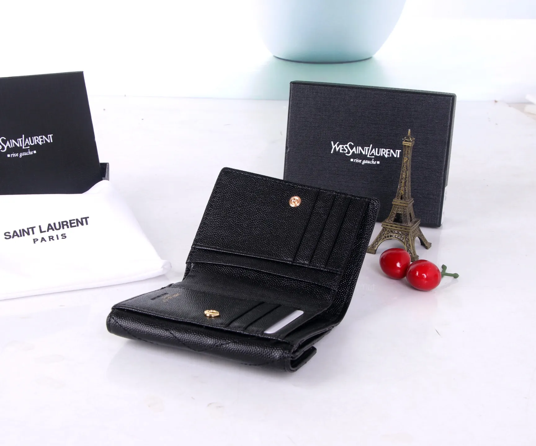 P170 Style No.: 802 Brand: Saint Laurent Color: Black Maroon Size: 11*10*2 Description: The 2021 YSL counter autumn and winter new styles are now available! Made of genuine leather with tuna pattern, the workmanship is exquisite, comparable to that of the counters! Multifunctional small wallet, super practical!