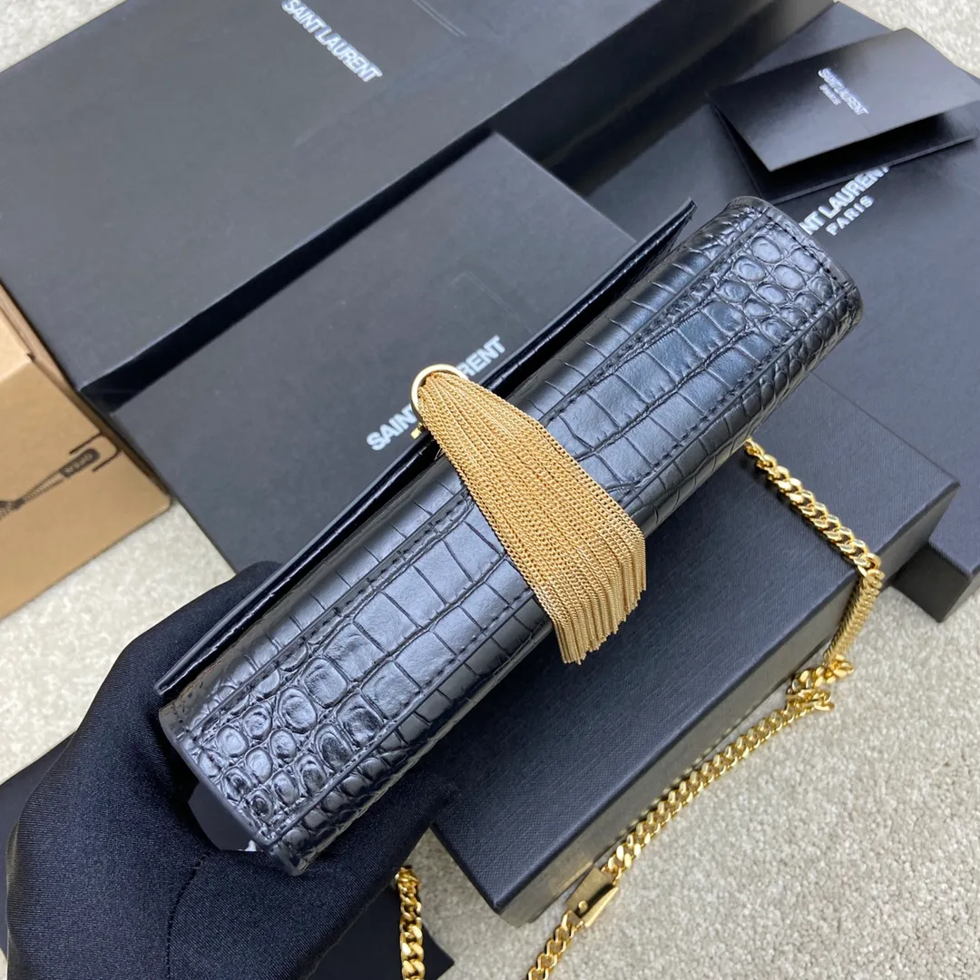 💰1260 Black crocodile pattern/gold buckle [original leather] 🌈KATE The most classic style and the most practical size. The core design of this series is the Y logo. Mr. Yves Saint Laurent invited poster artist Cassandre to design it. The three letters are superimposed, simple and avant-garde. High-quality crocodile pattern cowhide, wear-resistant and scratch-resistant! Definitely a timeless classic! No Y family tassel bag dares to say that they are fashionable👍20210630 Model: 377628 Size: 20*12.5*5cm