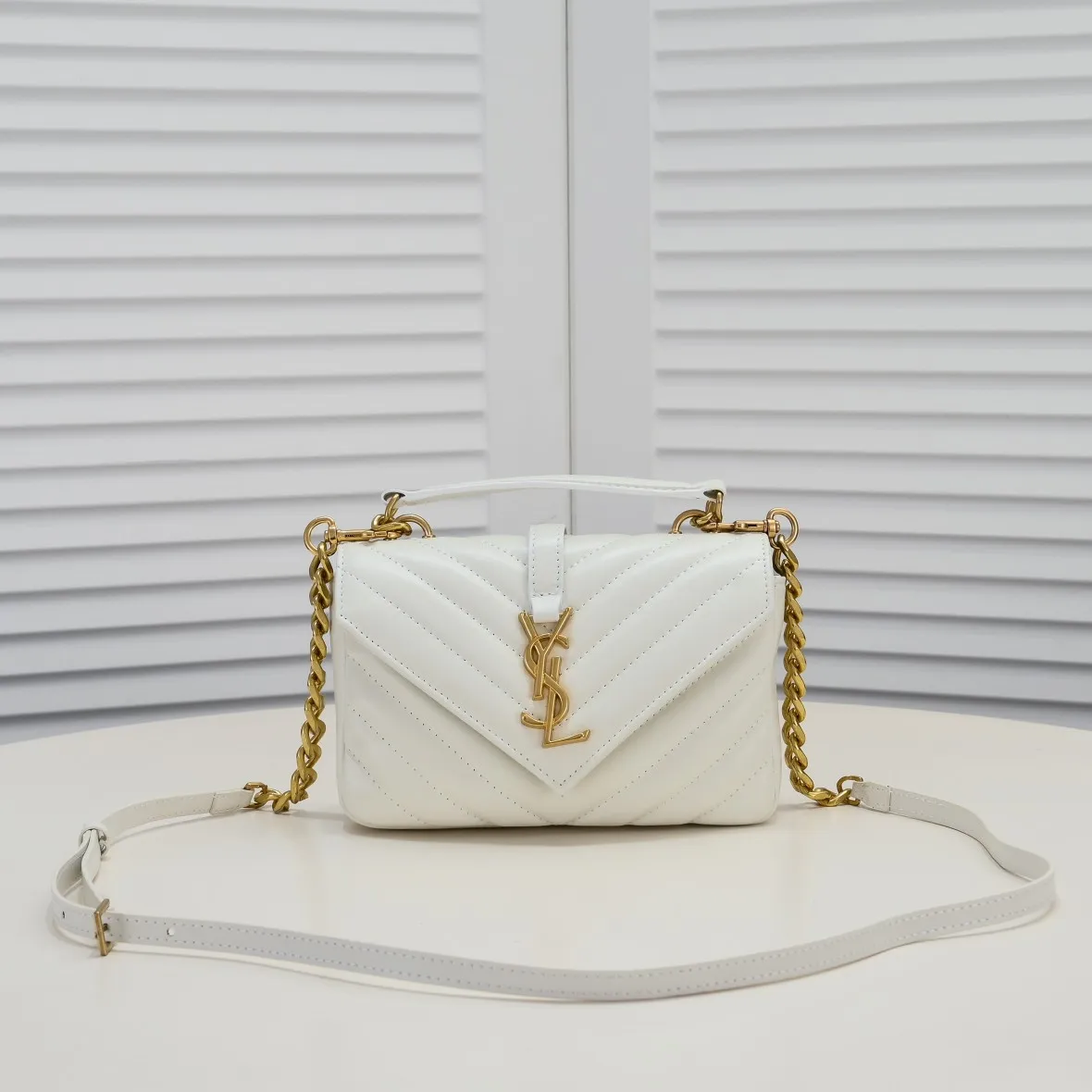 💰400￥YSL-2024 Mini Small Waste Bag Ten Thousand Years Messenger Bag, a hot and popular style, a street photography artifact, the first choice style of many celebrities and Hollywood goddesses, it looks good no matter how you wear it, and it doesn’t feel out of place. It looks casual and handsome when paired with casual wear, elegant and luxurious when paired with formal wear, a bag that can be carried on any occasion! ! This year’s it bag has to be you! Model: 8018 Size: 20-14-4.5cm
