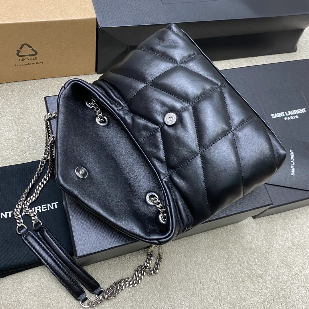 💰1440 black sheepskin/antique silver 🌈𝙇𝙤𝙪𝙇𝙤𝙪 𝙥𝙪𝙛𝙛𝙚𝙧～LOULOU PUFFER new mini double chain quilted lambskin bag, the latest mini size in the super popular style counter! Made of original ZP leather, it feels soft and delicate, and it is as cute as a marshmallow when you take it out! The bag has an inner zippered pocket for mobile phones and valuables, and a card slot for cards. Apart from this, there are no extra inner pockets. Although it is small, it has all the essentials and can be used as you like👍20230720 Model: 759337 [original leather] Size: 23x15.5x5.8cm