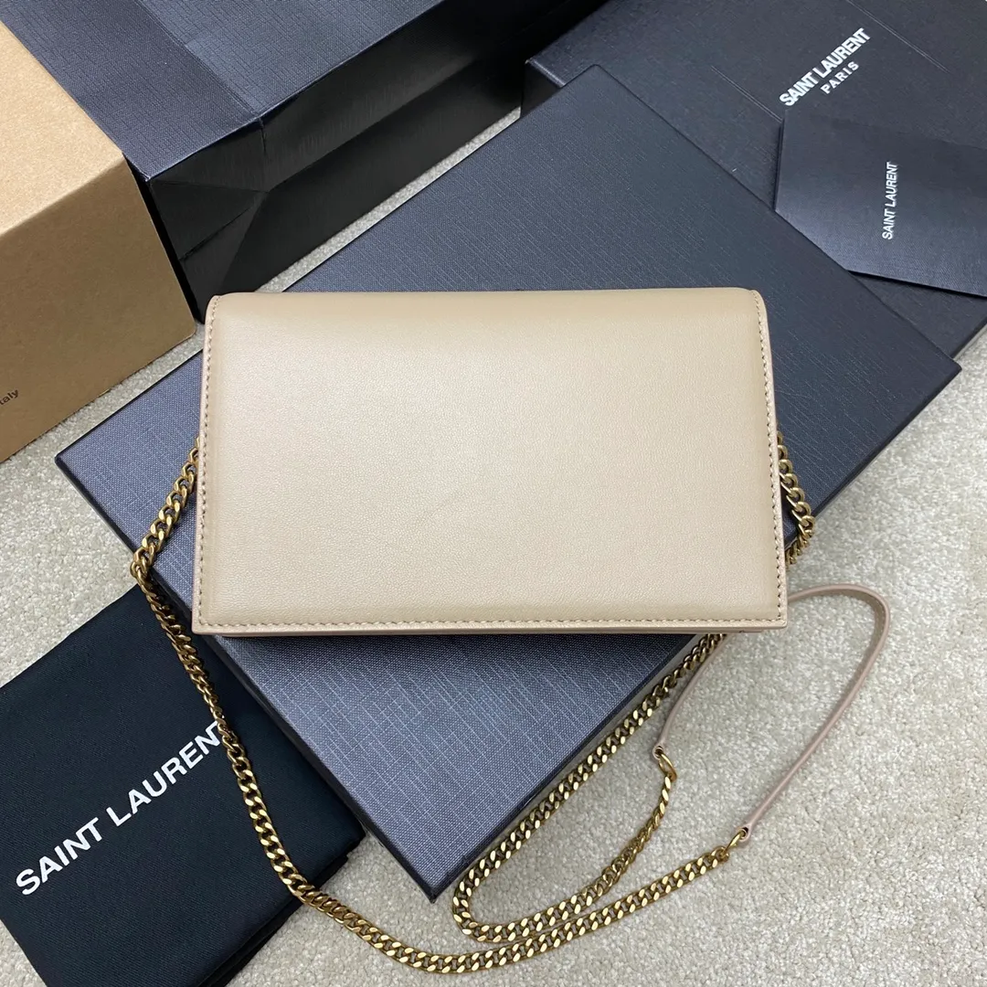 p1220 The top product in the market, apricot sheepskin/gold 🌈Y’s new product LE CASSANDRE smooth leather envelope chain wallet, made of Italian imported lambskin, soft to the touch! Front flap wallet, decorated with three-color metal logo, super nice! LECASSANDRE interior: six card slots, one bill slot, one main compartment, and one zippered coin pocket, practical and stylish! 20230610 Model: 743050 [original leather] Size: 19x12.5x3.5cm