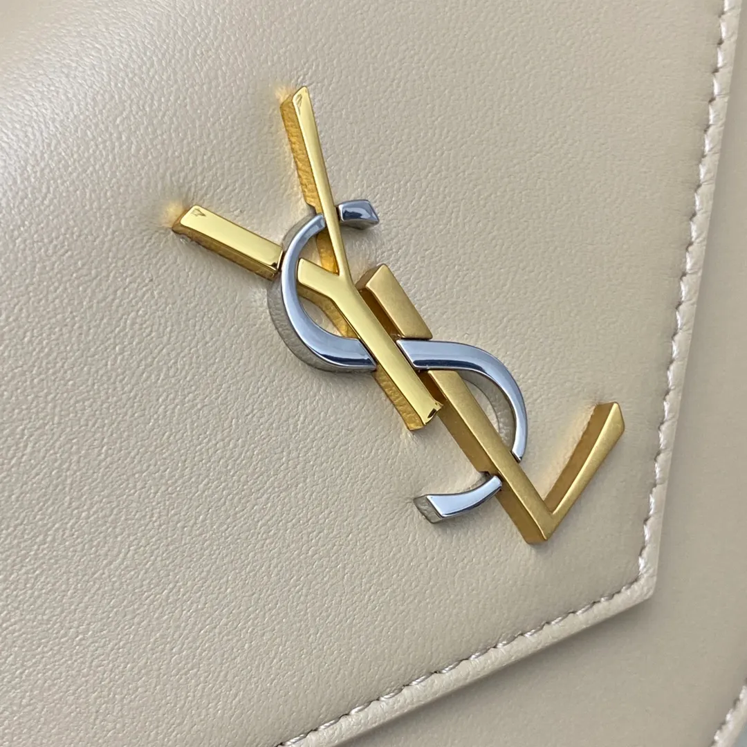 p1220 The top product in the market, apricot sheepskin/gold 🌈Y’s new product LE CASSANDRE smooth leather envelope chain wallet, made of Italian imported lambskin, soft to the touch! Front flap wallet, decorated with three-color metal logo, super nice! LECASSANDRE interior: six card slots, one bill slot, one main compartment, and one zippered coin pocket, practical and stylish! 20230610 Model: 743050 [original leather] Size: 19x12.5x3.5cm