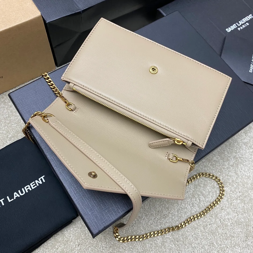 p1220 The top product in the market, apricot sheepskin/gold 🌈Y’s new product LE CASSANDRE smooth leather envelope chain wallet, made of Italian imported lambskin, soft to the touch! Front flap wallet, decorated with three-color metal logo, super nice! LECASSANDRE interior: six card slots, one bill slot, one main compartment, and one zippered coin pocket, practical and stylish! 20230610 Model: 743050 [original leather] Size: 19x12.5x3.5cm