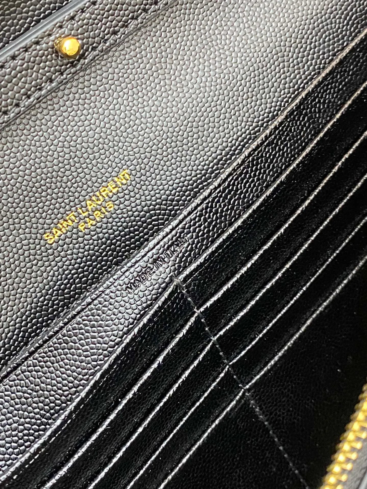 💰1300 black ball pattern/gold buckle 🌈YSL latest ENVELOPE Woc envelope bag ✉️Original caviar ball pattern, engraved inner zipper compartment, can be used as a clutch bag or as a shoulder bag. There are multiple card slots inside. Compact and practical 👍20220650 Model: 620280 [original leather] Size: 22.5x14x4cm