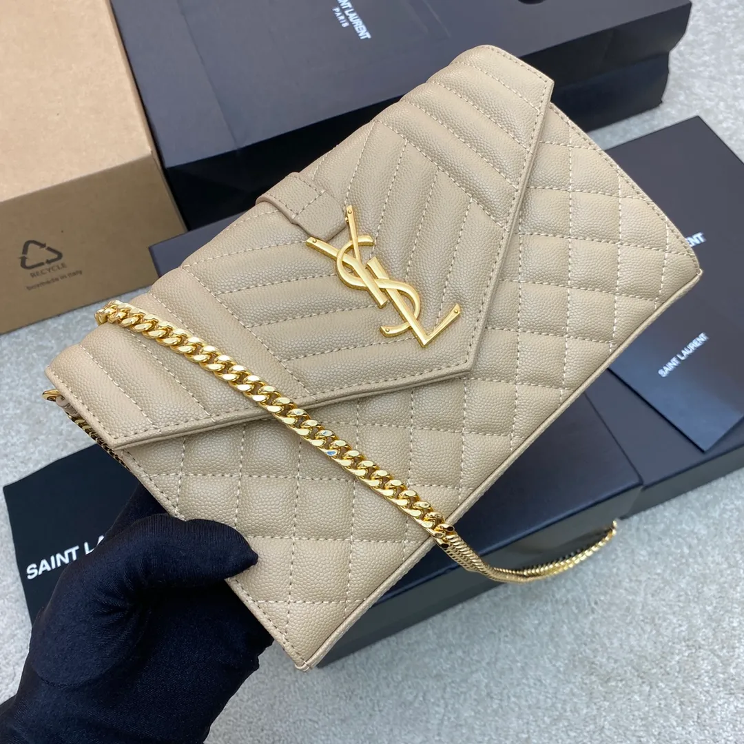💰1300 Apricot ball pattern/gold buckle 🌈YSL latest ENVELOPE Woc envelope bag ✉️Original caviar ball pattern, engraved inner zipper compartment, can be used as a clutch bag or as a shoulder bag. There are multiple card slots inside. Compact and practical 👍20220650 Model: 620280 [original leather] Size: 22.5x14x4cm
