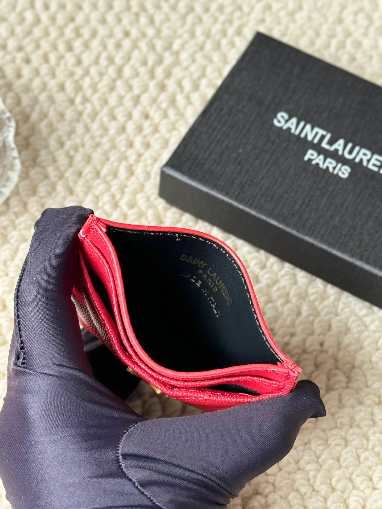 💰100 ysl Yves Saint Laurent's most classic genuine card bag, with sheepskin microfiber lining, jacquard embossed stitching sheepskin credit card holder, metal interlocking YSL logo original single-pair hardware, copied details Style number: 423291 Size: 10.5×7.5×0.5cm