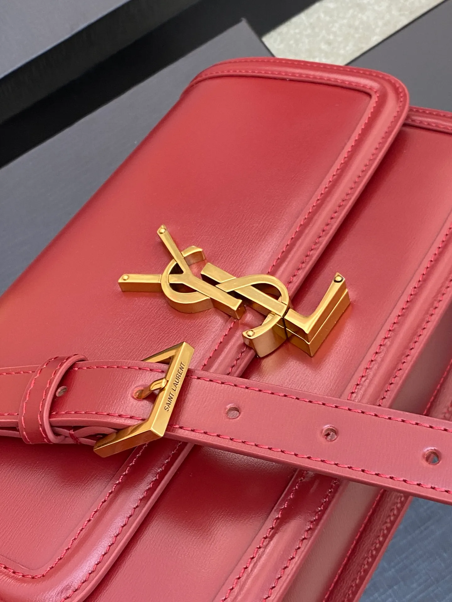 ... Model: 634305 [original leather] Size: 23*16*6cm