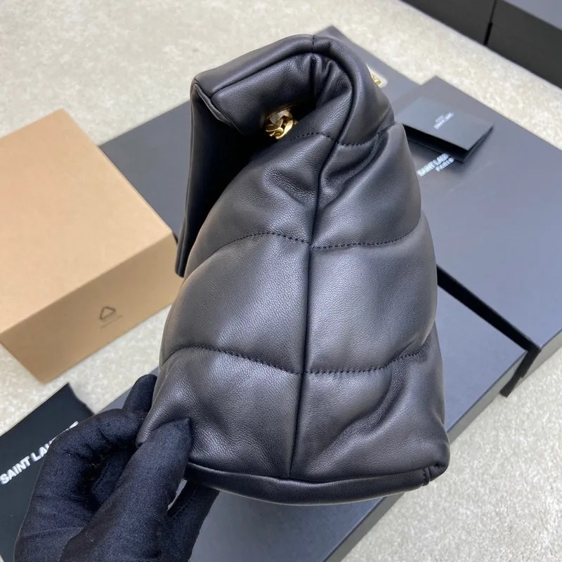 Black sheepskin/antique gold 🌈𝑳𝑶𝑼𝑳𝑶𝑼 𝑷𝑼𝑭𝑭𝑬𝑹 Large quilted lambskin bag, made of genuine genuine leather, feels soft and delicate, like embracing clouds☁️✨The classic Y family logo, chain and buttonhole hardware are all made of Barkin matte silver hardware. The opening of the bag is folded and sealed with a magnetic snap buckle, which has first-class sealing and safety👍20210900 Size: 35*23*13.5cm Model: 577475 [original leather]