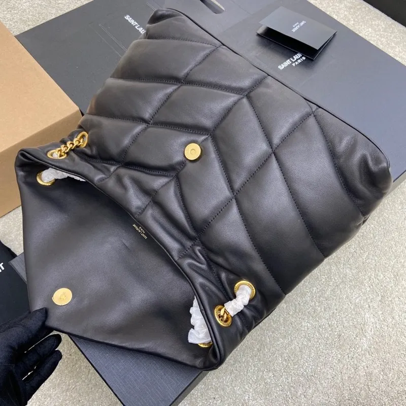 Black sheepskin/antique gold 🌈𝑳𝑶𝑼𝑳𝑶𝑼 𝑷𝑼𝑭𝑭𝑬𝑹 Large quilted lambskin bag, made of genuine genuine leather, feels soft and delicate, like embracing clouds☁️✨The classic Y family logo, chain and buttonhole hardware are all made of Barkin matte silver hardware. The opening of the bag is folded and sealed with a magnetic snap buckle, which has first-class sealing and safety👍20210900 Size: 35*23*13.5cm Model: 577475 [original leather]