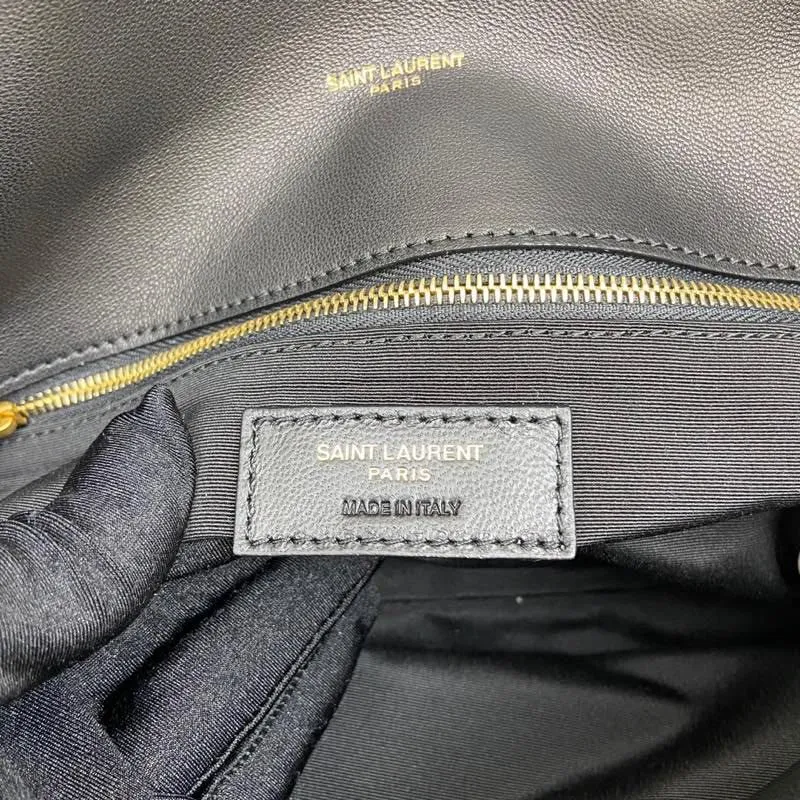 Black sheepskin/antique gold 🌈𝑳𝑶𝑼𝑳𝑶𝑼 𝑷𝑼𝑭𝑭𝑬𝑹 Large quilted lambskin bag, made of genuine genuine leather, feels soft and delicate, like embracing clouds☁️✨The classic Y family logo, chain and buttonhole hardware are all made of Barkin matte silver hardware. The opening of the bag is folded and sealed with a magnetic snap buckle, which has first-class sealing and safety👍20210900 Size: 35*23*13.5cm Model: 577475 [original leather]
