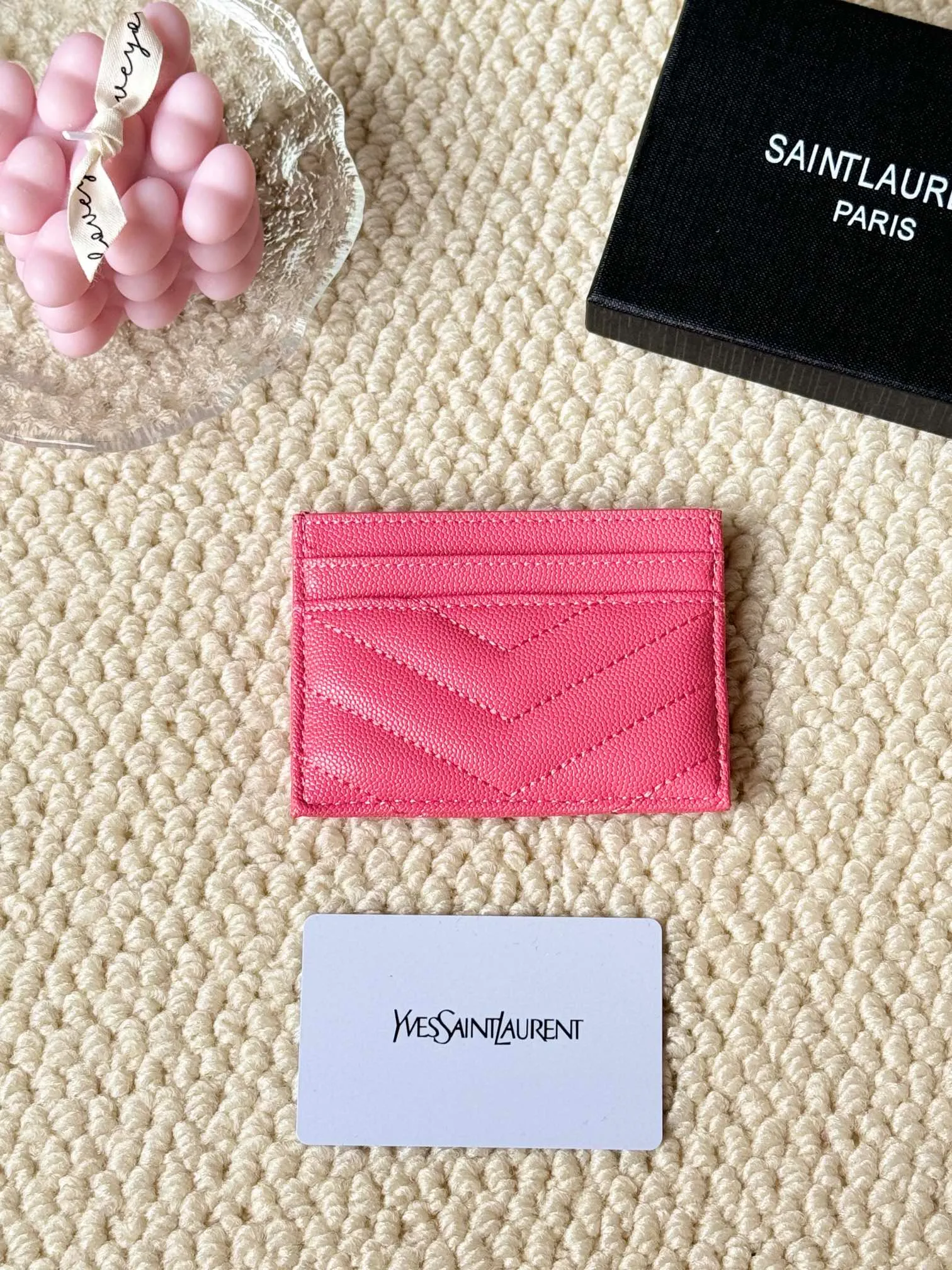 💰100 ysl Yves Saint Laurent's most classic genuine card bag, with sheepskin microfiber lining, jacquard embossed stitching sheepskin credit card holder, metal interlocking YSL logo original single-pair hardware, copied details Style number: 423291 Size: 10.5×7.5×0.5cm
