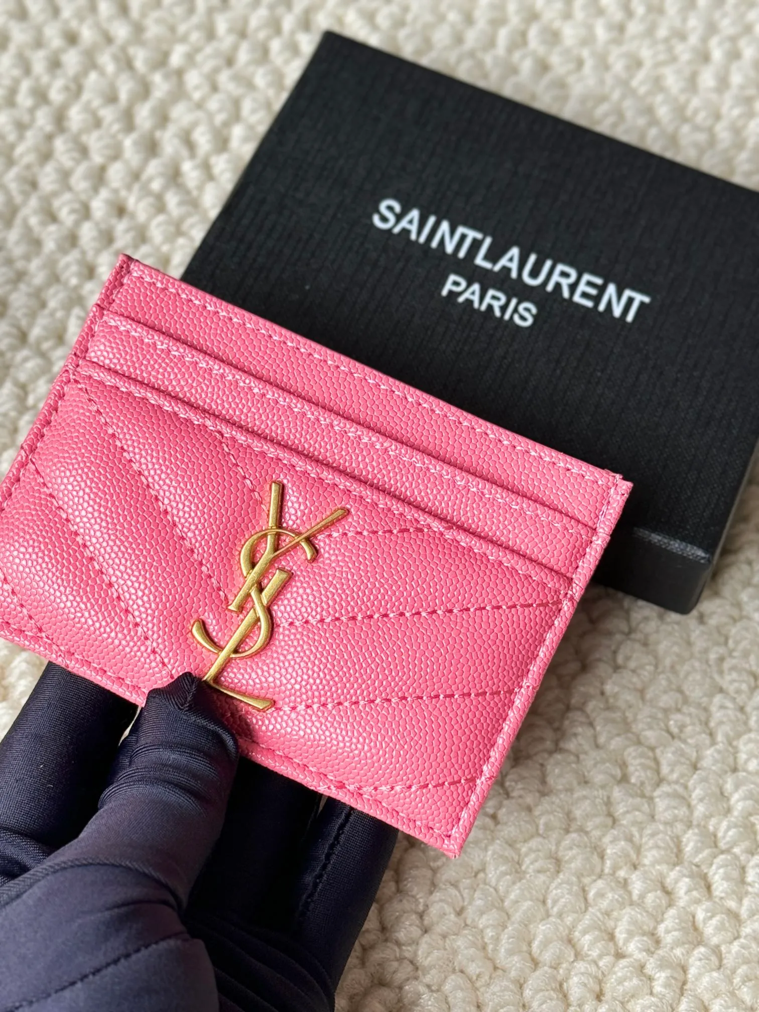 💰100 ysl Yves Saint Laurent's most classic genuine card bag, with sheepskin microfiber lining, jacquard embossed stitching sheepskin credit card holder, metal interlocking YSL logo original single-pair hardware, copied details Style number: 423291 Size: 10.5×7.5×0.5cm