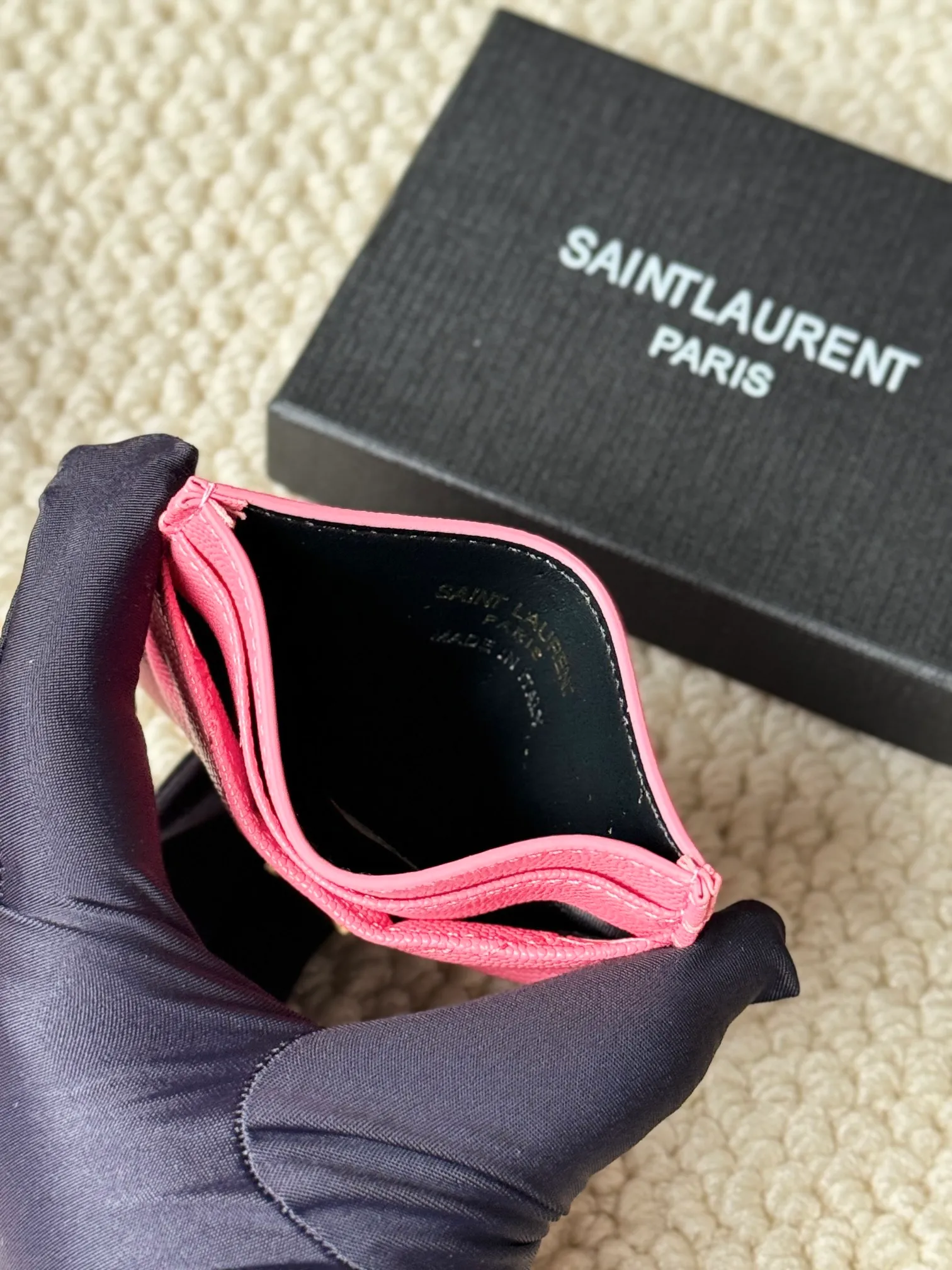 💰100 ysl Yves Saint Laurent's most classic genuine card bag, with sheepskin microfiber lining, jacquard embossed stitching sheepskin credit card holder, metal interlocking YSL logo original single-pair hardware, copied details Style number: 423291 Size: 10.5×7.5×0.5cm