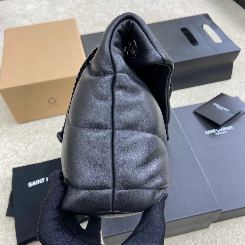 Black sheepskin/black chain hardware 🌈LOULOU PUFFER Medium quilted lambskin bag, made of genuine genuine leather, feels soft and delicate, like embracing clouds☁️💋The classic Y family logo, chain and buttonhole hardware are all made of black chain hardware. The opening of the bag is folded and sealed with a magnetic snap buckle, which has first-class sealing and safety👍20210800 Size: 29x17x11cm Model: 577476 [original leather]