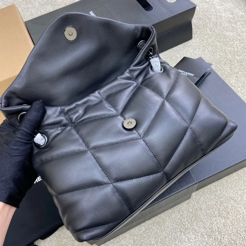 Black sheepskin/black chain hardware 🌈LOULOU PUFFER Medium quilted lambskin bag, made of genuine genuine leather, feels soft and delicate, like embracing clouds☁️💋The classic Y family logo, chain and buttonhole hardware are all made of black chain hardware. The opening of the bag is folded and sealed with a magnetic snap buckle, which has first-class sealing and safety👍20210800 Size: 29x17x11cm Model: 577476 [original leather]