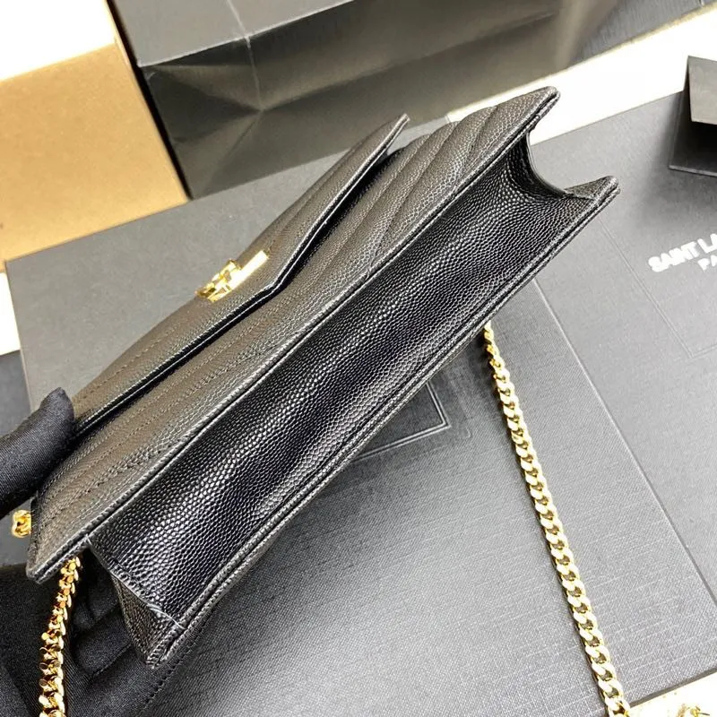 Black ball pattern leather/gold 🌈woc small envelope bag original leather version👍 Speaking of envelope bags, this one from the Y family must have a name! The entire bag is made of original caviar cowhide, with a three-dimensional shape and a comfortable feel! The detachable shoulder strap design enriches the versatility of the bag. The shoulder strap can be removed and used directly as a handbag & evening bag. It has multiple built-in card slots, which is extremely practical. You can bring your mobile phone and cards with you when you go out, and it can take you around the world easily‼ ️20210550 Model: 441974 [original leather] Size: 19*11.5*4cm