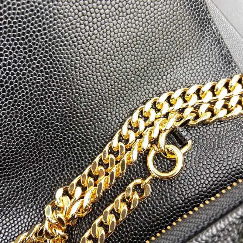 Black ball pattern leather/gold 🌈woc small envelope bag original leather version👍 Speaking of envelope bags, this one from the Y family must have a name! The entire bag is made of original caviar cowhide, with a three-dimensional shape and a comfortable feel! The detachable shoulder strap design enriches the versatility of the bag. The shoulder strap can be removed and used directly as a handbag & evening bag. It has multiple built-in card slots, which is extremely practical. You can bring your mobile phone and cards with you when you go out, and it can take you around the world easily‼ ️20210550 Model: 441974 [original leather] Size: 19*11.5*4cm