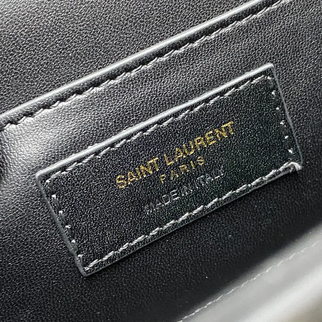 💰1500 Black crocodile/gold buckle 🌈2023 autumn and winter new JUNE quilted crocodile pattern cow leather box-shaped box bag, with front flap, fixed barrel design, extremely complicated handwork, with YSL letter swirl design and diamond pattern quilted overlock seams. Fashion is really reincarnation, the new small box bag gives people a bright retro look👍20220750 Model: 710080 [original leather] Size: 19x15x8cm