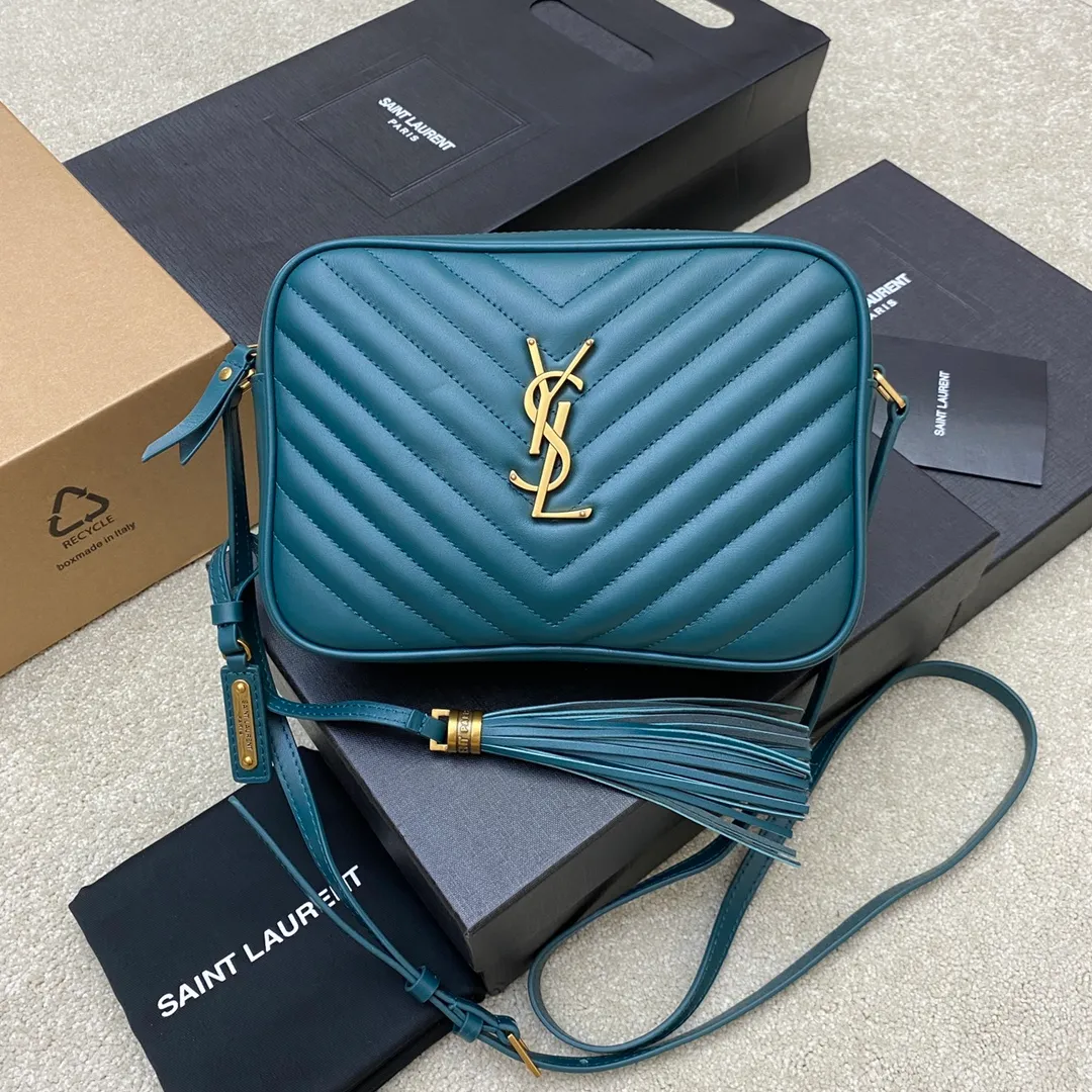 Turquoise green plain leather/gold 🌈The popular Y family LOU BAG camera bag is super lightweight and has an amazing capacity👍original ZP leather‼ ️Delicate and high-end, the leather feels super good👍The simple bag body is embellished with Y’s classic logo, the shoulder straps can be adjusted, and the tassel pendant can be removed, making it lightweight and versatile! 20220680 Model: 505730 [original leather] Size: 23*16*6cm