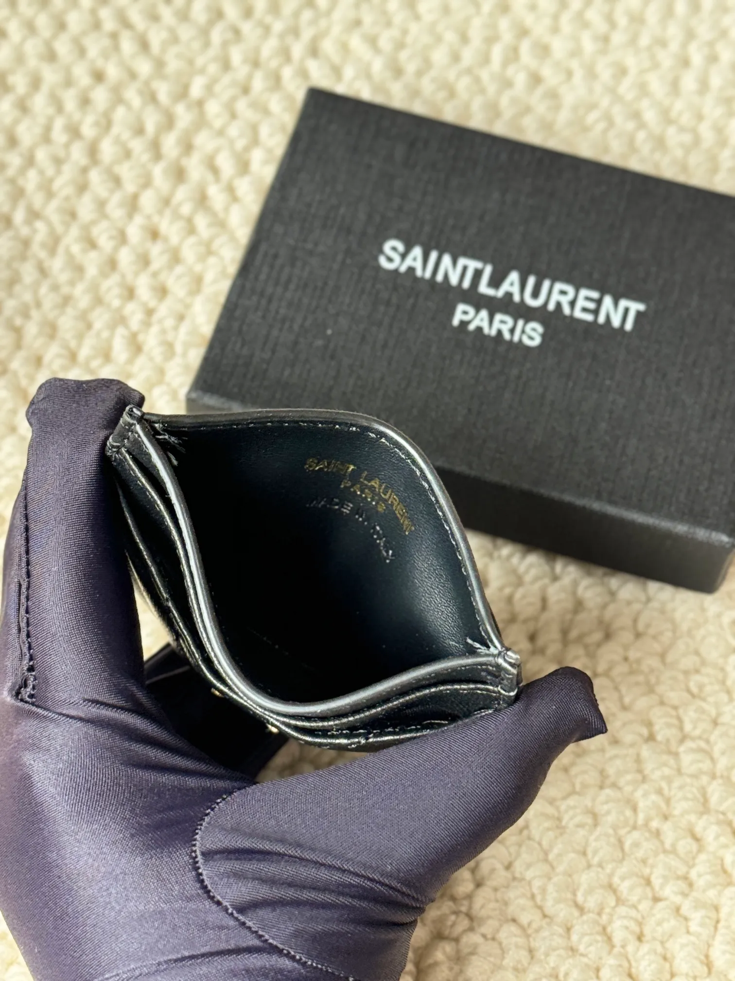 💰100 ysl Yves Saint Laurent's most classic genuine card bag, with sheepskin microfiber lining, jacquard embossed stitching sheepskin credit card holder, metal interlocking YSL logo original single-pair hardware, copied details Style number: 423291 Size: 10.5×7.5×0.5cm