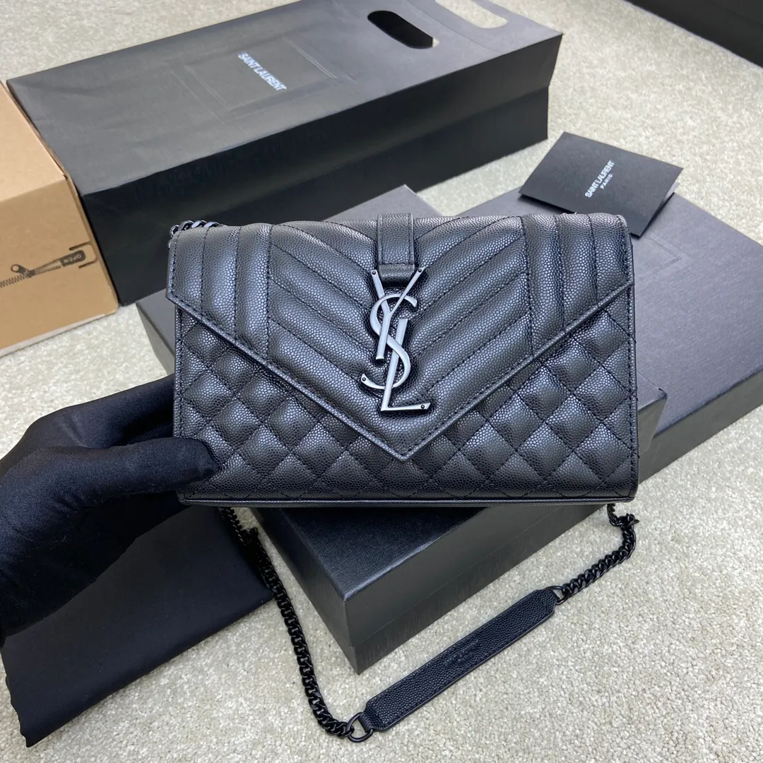 Black ball pattern/black chain 🌈The new Envelope small caviar is made of top-quality imported cowhide with pressed caviar pattern, which is stunningly beautiful💋Classic is eternal‼ ️Versatile beyond imagination, elegant and fashionable all in one! The workmanship details are impeccable👍20220680 Model: 600915 [Original leather] Size: 21x13x6cm