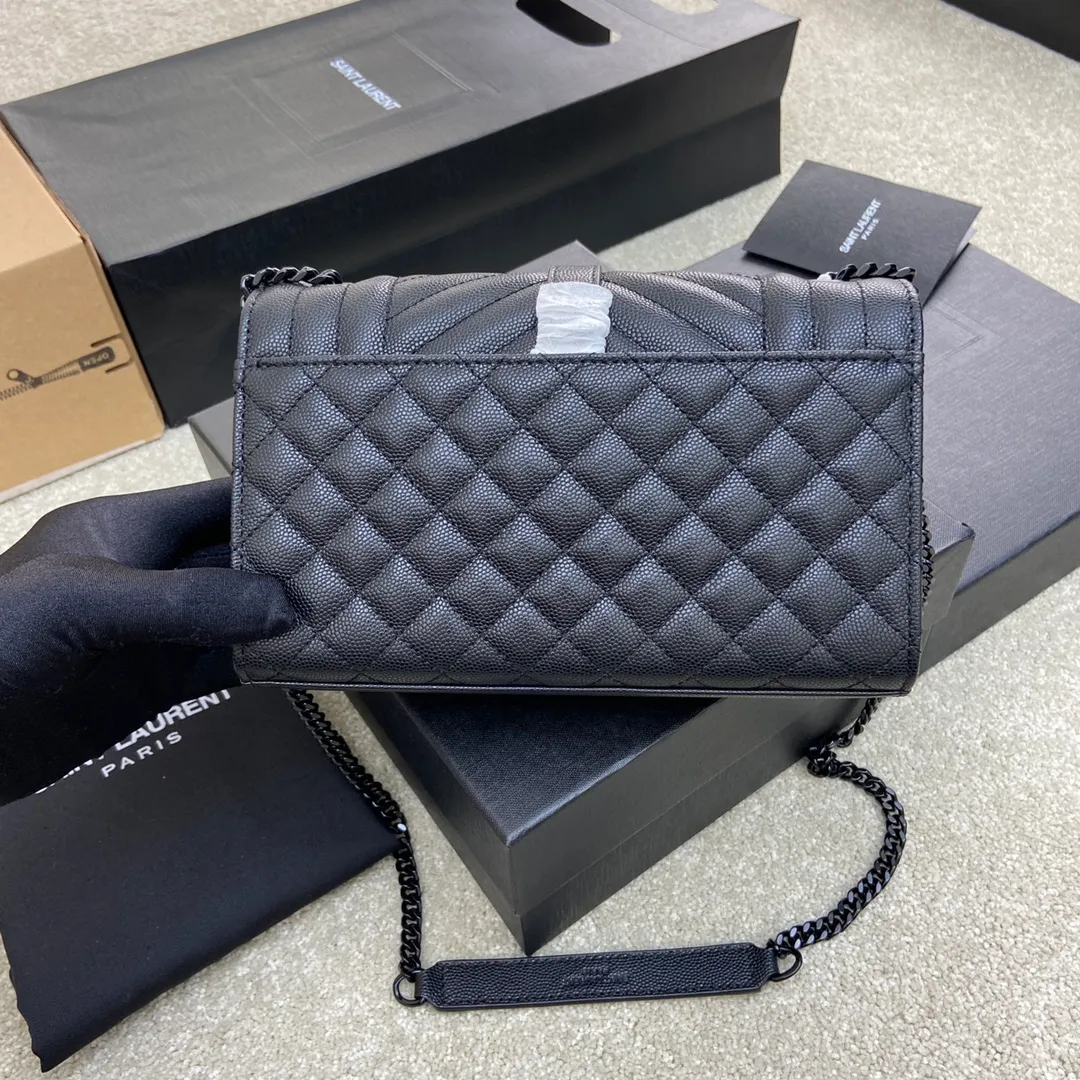 Black ball pattern/black chain 🌈The new Envelope small caviar is made of top-quality imported cowhide with pressed caviar pattern, which is stunningly beautiful💋Classic is eternal‼ ️Versatile beyond imagination, elegant and fashionable all in one! The workmanship details are impeccable👍20220680 Model: 600915 [Original leather] Size: 21x13x6cm