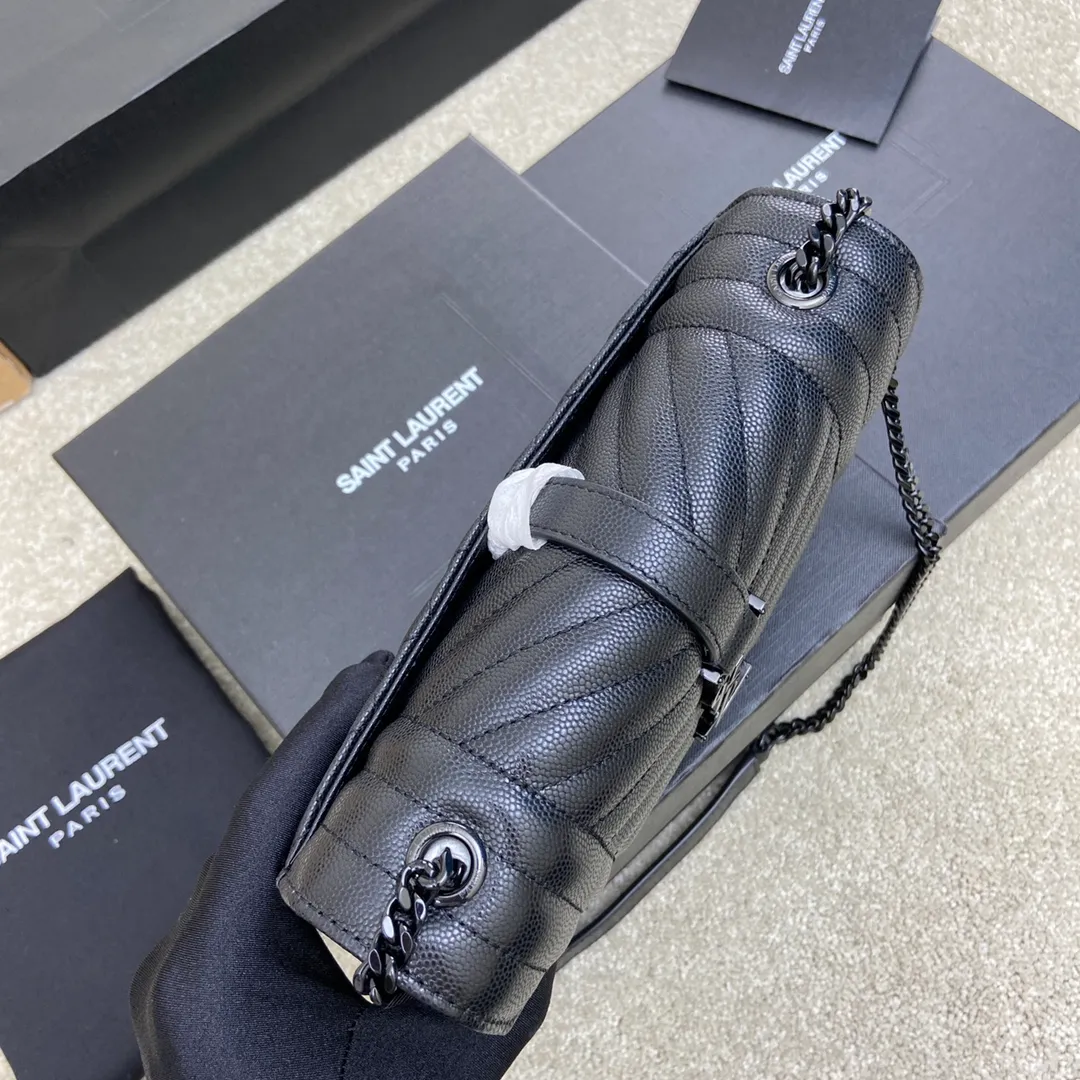 Black ball pattern/black chain 🌈The new Envelope small caviar is made of top-quality imported cowhide with pressed caviar pattern, which is stunningly beautiful💋Classic is eternal‼ ️Versatile beyond imagination, elegant and fashionable all in one! The workmanship details are impeccable👍20220680 Model: 600915 [Original leather] Size: 21x13x6cm