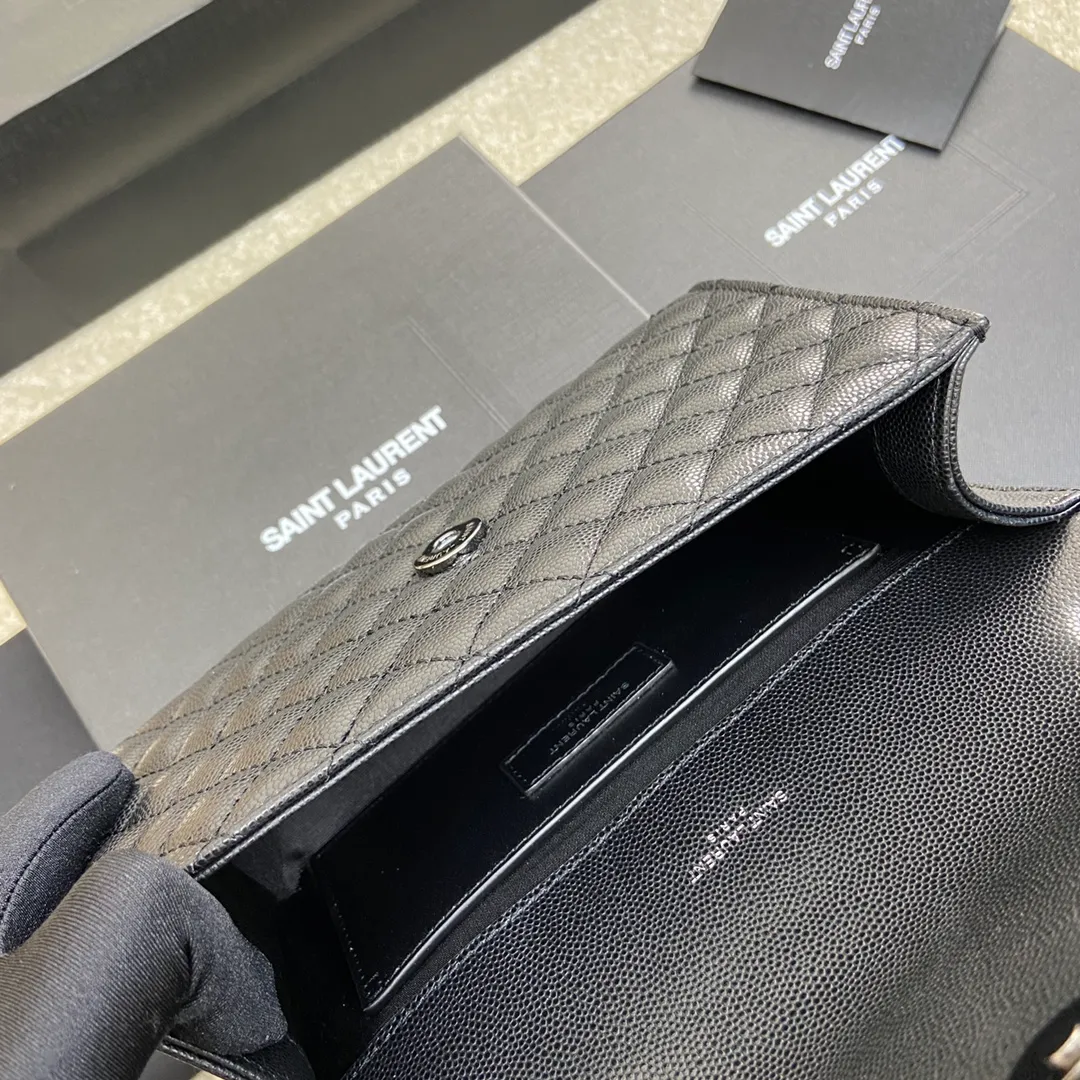 Black ball pattern/black chain 🌈The new Envelope small caviar is made of top-quality imported cowhide with pressed caviar pattern, which is stunningly beautiful💋Classic is eternal‼ ️Versatile beyond imagination, elegant and fashionable all in one! The workmanship details are impeccable👍20220680 Model: 600915 [Original leather] Size: 21x13x6cm