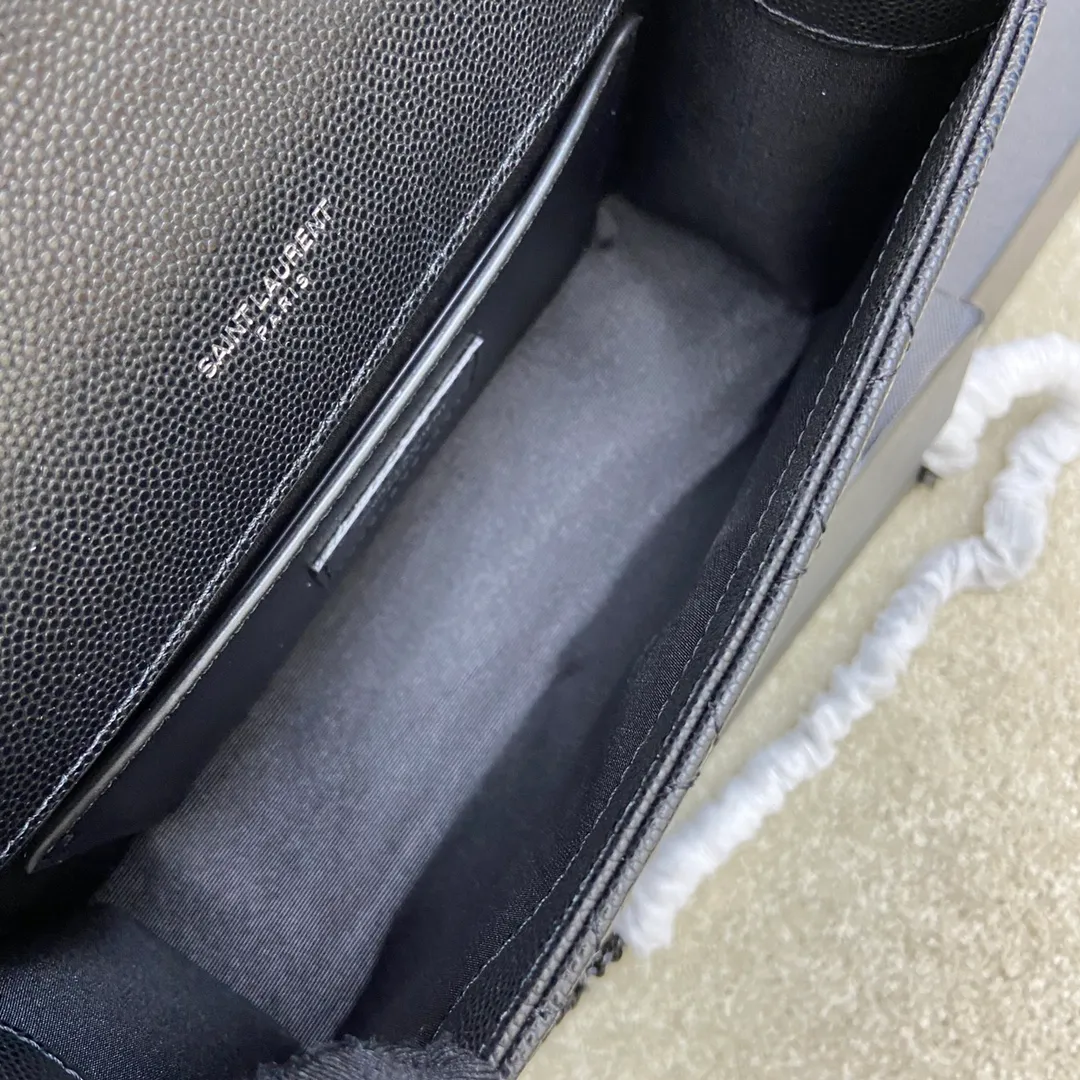 Black ball pattern/black chain 🌈The new Envelope small caviar is made of top-quality imported cowhide with pressed caviar pattern, which is stunningly beautiful💋Classic is eternal‼ ️Versatile beyond imagination, elegant and fashionable all in one! The workmanship details are impeccable👍20220680 Model: 600915 [Original leather] Size: 21x13x6cm