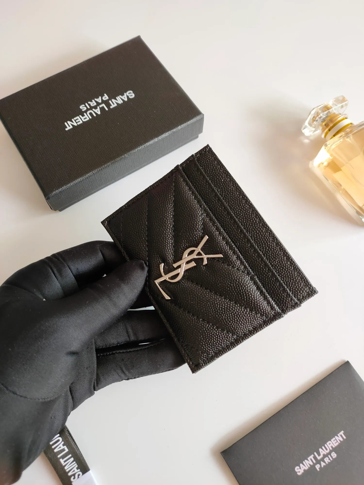 💰90 Yves Saint Laurent new product shipped👉Genuine pickup bag, cowhide ball pattern🎀Sheep pattern microfiber lining, jacquard stitching genuine leather credit card holder, metal interlocking YSL logo original single-pair hardware, replica details😋Style number: 423291😎Dimensions: 10.5×7.5×0.5cm