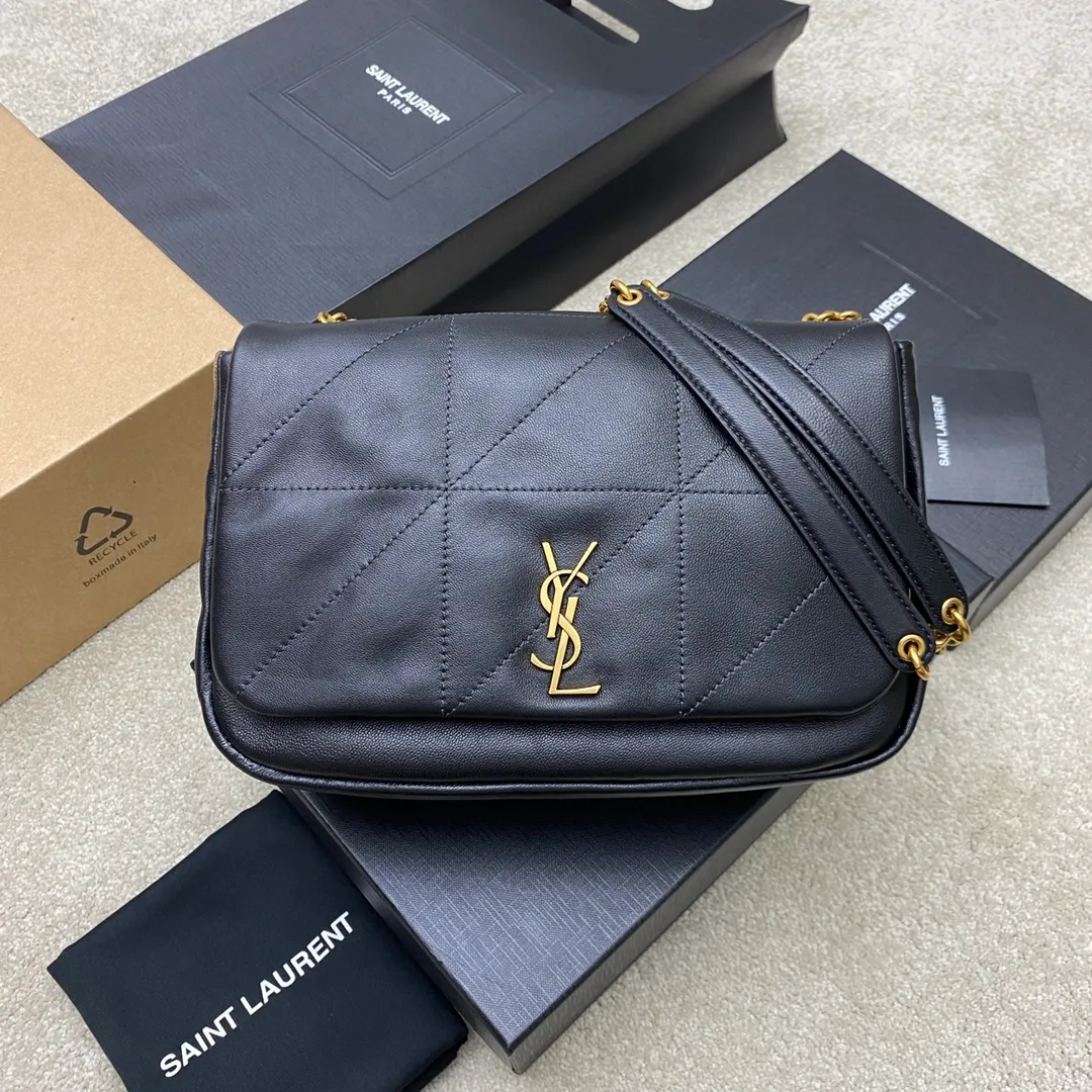💰1760 black sheepskin/gold 🌈JAMIE 4.3 small original sheepskin handbag! Small bag in soft nappa leather with CARRE RIVE GAUCHE webbed topstitching. Lightweight and compact, with an adjustable sliding shoulder strap, it can be worn in a variety of ways. The bag is designed with a classic retro distressed version. It is very beautiful and fashionable, versatile for commuting, unexpectedly light and very practical! It can be carried by hand, carried on the shoulder or cross-body in various ways! An absolute must-have item! 20230880 Model: 763475 [original leather] Size: 26×15×7cm