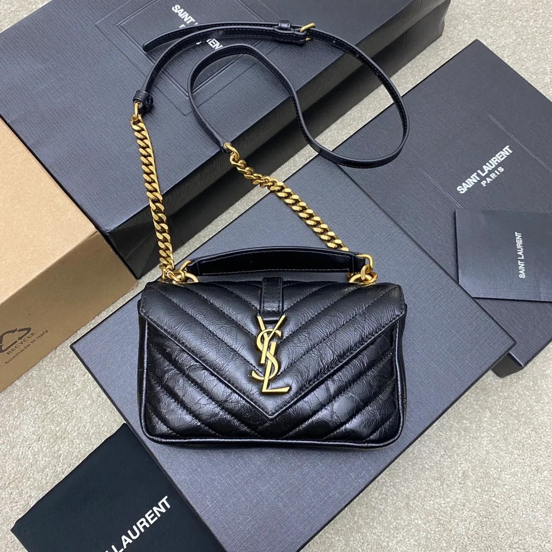 💰1180 waxed black leather/antique gold 🌈New College glossy crackle mini messenger bag😘Multi-functional item equipped with top handle and detachable leather spliced ​​chain long shoulder strap, classic and more casual, with various concave shapes, recommended for everyone! The retro waxed leather is really super nice👍20230590 Style number: 779430 [original leather] Size: 20x13x3cm
