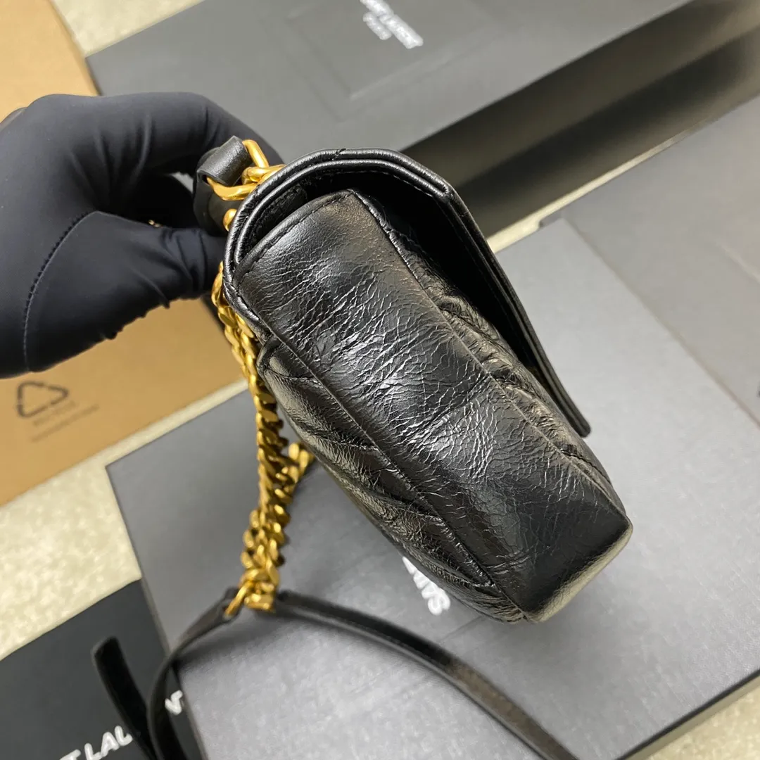 💰1180 waxed black leather/antique gold 🌈New College glossy crackle mini messenger bag😘Multi-functional item equipped with top handle and detachable leather spliced ​​chain long shoulder strap, classic and more casual, with various concave shapes, recommended for everyone! The retro waxed leather is really super nice👍20230590 Style number: 779430 [original leather] Size: 20x13x3cm