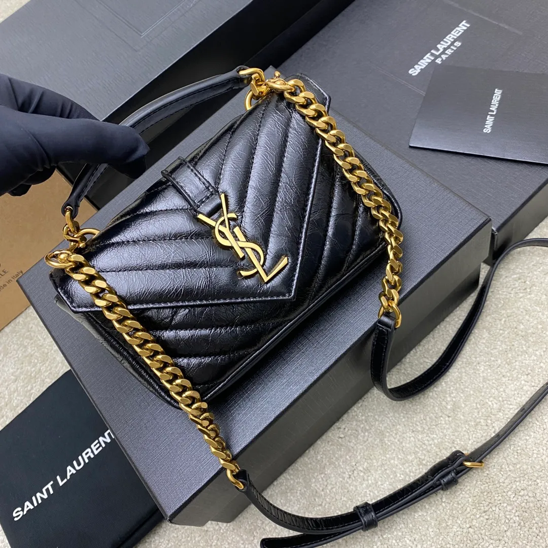 💰1180 waxed black leather/antique gold 🌈New College glossy crackle mini messenger bag😘Multi-functional item equipped with top handle and detachable leather spliced ​​chain long shoulder strap, classic and more casual, with various concave shapes, recommended for everyone! The retro waxed leather is really super nice👍20230590 Style number: 779430 [original leather] Size: 20x13x3cm