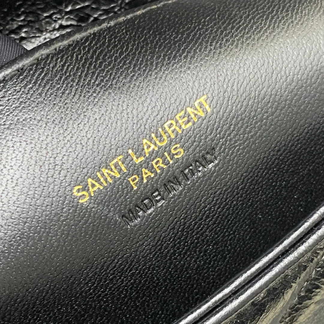 💰1180 waxed black leather/antique gold 🌈New College glossy crackle mini messenger bag😘Multi-functional item equipped with top handle and detachable leather spliced ​​chain long shoulder strap, classic and more casual, with various concave shapes, recommended for everyone! The retro waxed leather is really super nice👍20230590 Style number: 779430 [original leather] Size: 20x13x3cm