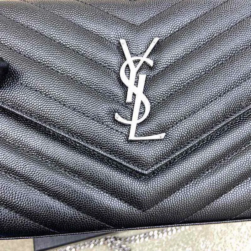 Black ball-grained leather/silver buckle 🌈MONOGRAM caviar pattern original leather version envelope bag👍A super practical small bag, the most classic style 👏100% original cowhide with fine handcrafting; customized metal Y family logo highlights personality; flip-top design ensures safety of use; small bag has large capacity, with 20 card slots, two banknote compartments, two central compartments, and an inner zipper bag to hold everything‼ ️20210630 Model: 360452 [original leather] Size: 22.5*14*4cm
