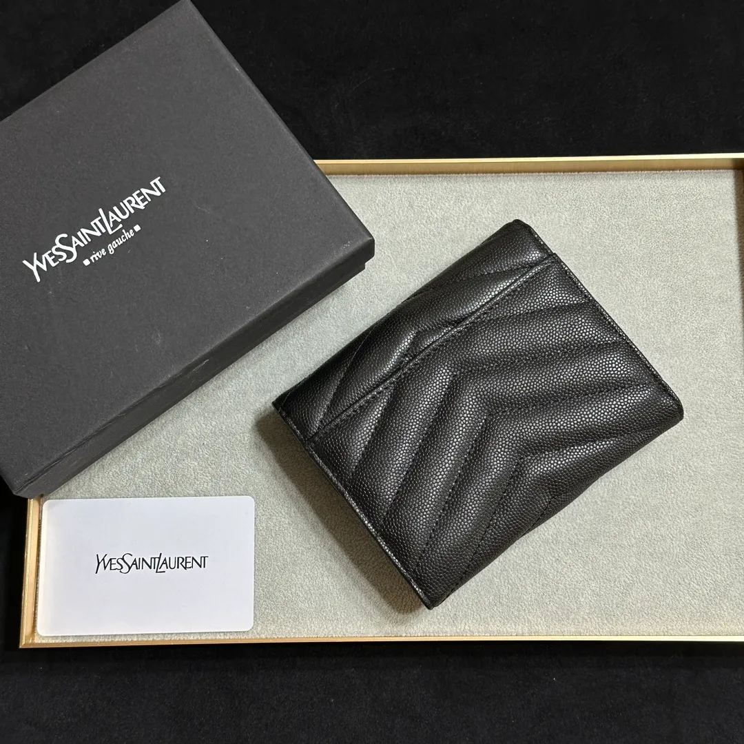 💰160 💎Top quality💖 YSL Caviar Black Silver Gold# Full cowhide inside and outside (SAINT LAURENT) Bi-fold short clip wallet card holder Genuine development Imported calfskin pressed cowhide caviar Made of imported cowhide with unique hardware👏 Original quality of four card slots inside, color as shown, coin purse👛 Model: 414404 Size: 13*9*3CM