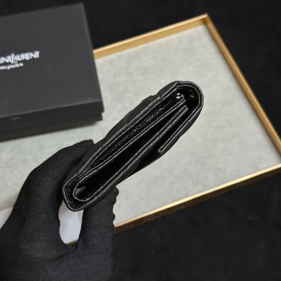 💰160 💎Top quality💖 YSL Caviar Black Silver Gold# Full cowhide inside and outside (SAINT LAURENT) Bi-fold short clip wallet card holder Genuine development Imported calfskin pressed cowhide caviar Made of imported cowhide with unique hardware👏 Original quality of four card slots inside, color as shown, coin purse👛 Model: 414404 Size: 13*9*3CM