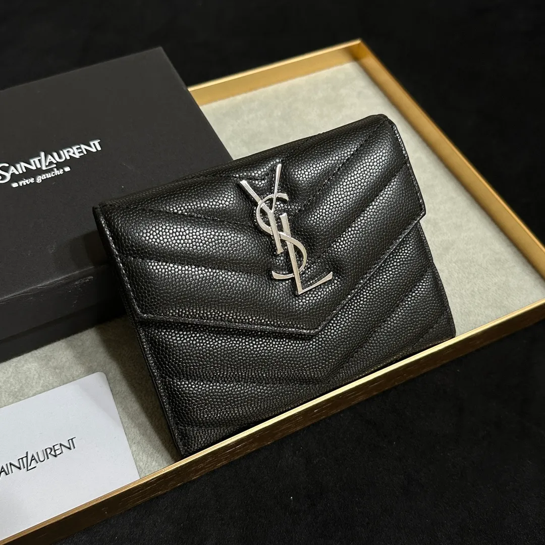 💰160 💎Top quality💖 YSL Caviar Black Silver Gold# Full cowhide inside and outside (SAINT LAURENT) Bi-fold short clip wallet card holder Genuine development Imported calfskin pressed cowhide caviar Made of imported cowhide with unique hardware👏 Original quality of four card slots inside, color as shown, coin purse👛 Model: 414404 Size: 13*9*3CM