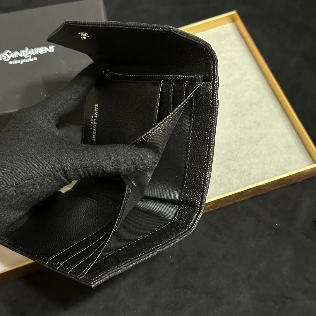 💰160 💎Top quality💖 YSL Caviar Black Silver Gold# Full cowhide inside and outside (SAINT LAURENT) Bi-fold short clip wallet card holder Genuine development Imported calfskin pressed cowhide caviar Made of imported cowhide with unique hardware👏 Original quality of four card slots inside, color as shown, coin purse👛 Model: 414404 Size: 13*9*3CM