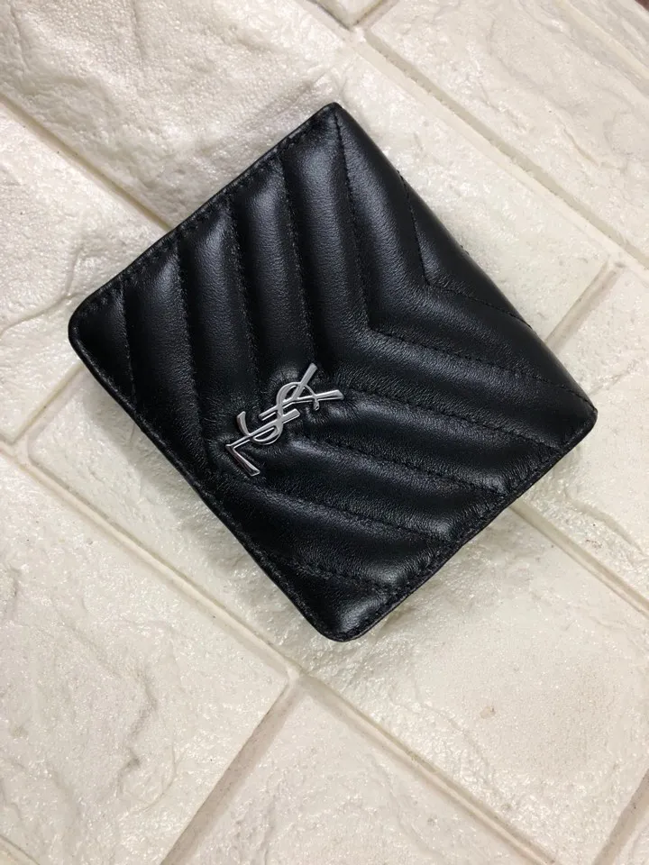 606 Yves Saint Laurent Super Short Clip💰160